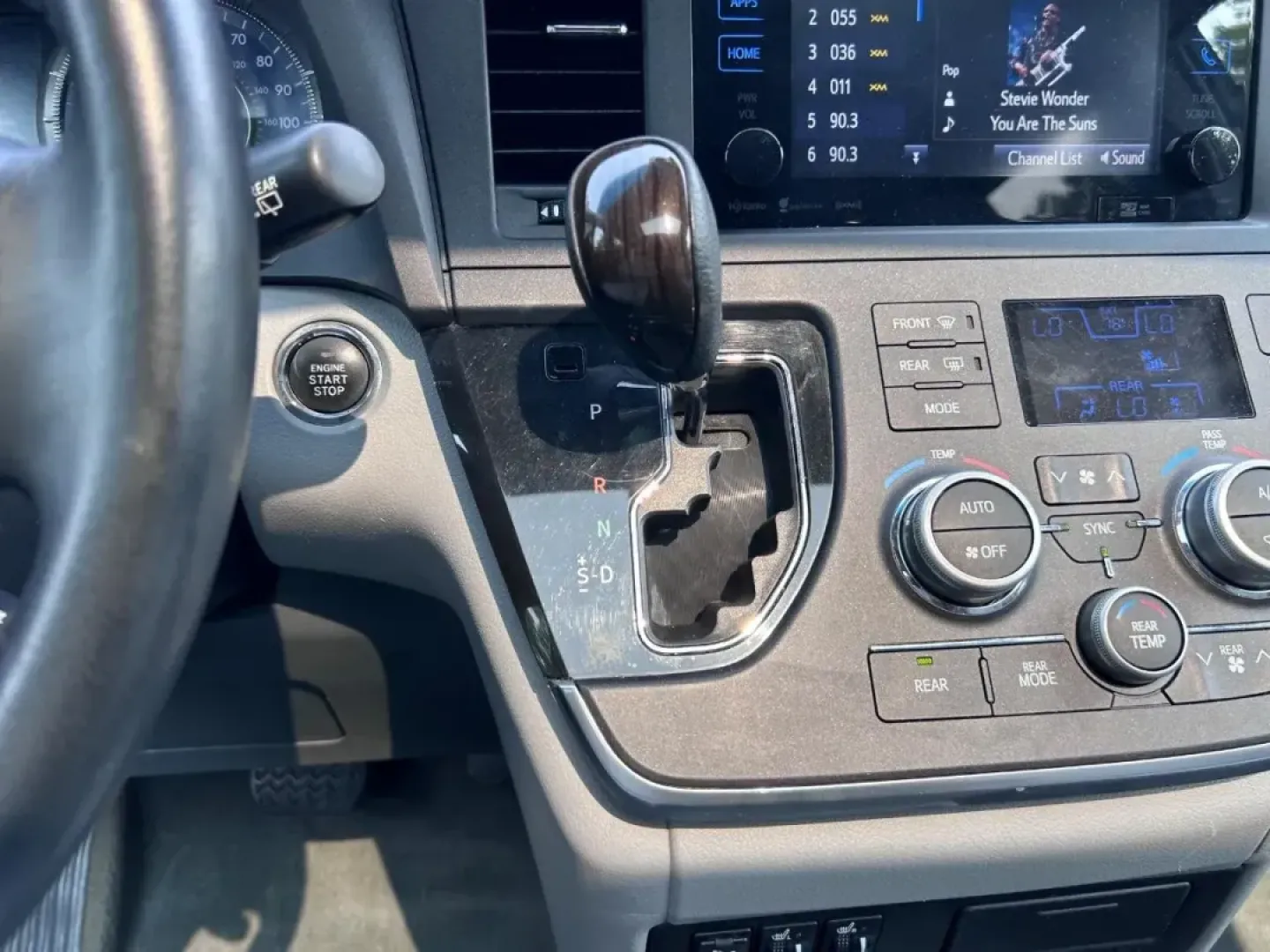 2016 /Ash Leather Toyota Sienna XLE Premium 7 Passenger (5TDDK3DC4GS) with an 3.5L DOHC V6 SMPI engine, Automatic transmission, located at 970 Woodlawn Dr., Farmington, MO, 63640, (573) 431-7800, 37.825642, -90.468674 - USED 2016 Toyota Sienna XLE Premium 7 Passenger from Pettus CDJR Farmington, Farmington MO. - Photo#20