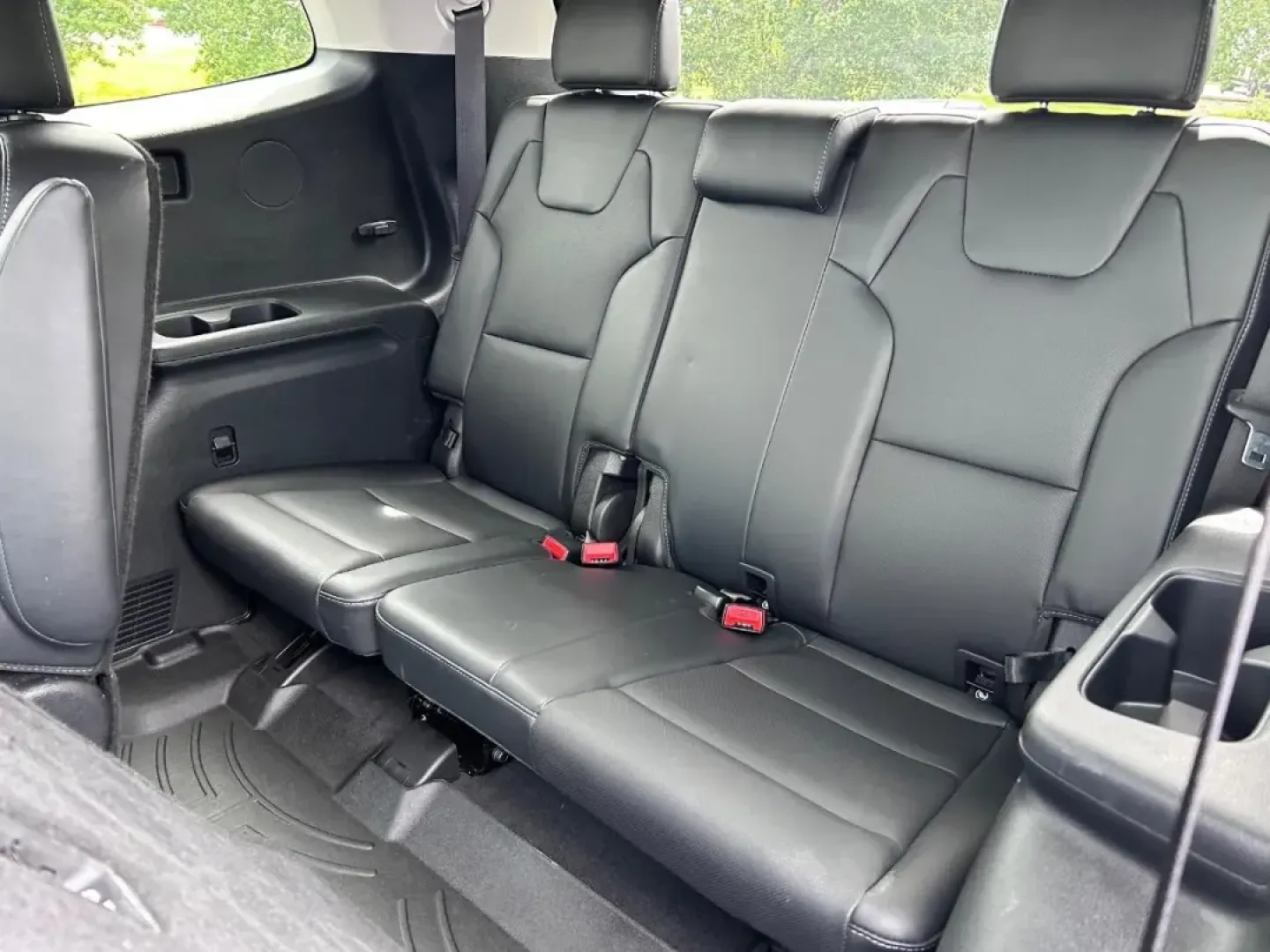 2024 /Black Leather Kia Telluride S (5XYP6DGC3RG) with an 3.8L DOHC V6 GDI engine, Automatic transmission, located at 970 Woodlawn Dr., Farmington, MO, 63640, (573) 431-7800, 37.825642, -90.468674 - Are you ready to elevate your family's adventures with a vehicle that combines space, comfort, and cutting-edge technology? Look no further than the **2024 Kia Telluride S**, a robust SUV that's perfect for growing families or anyone who loves to explore the open road. With its sleek **Gravity Gray* - Photo#8
