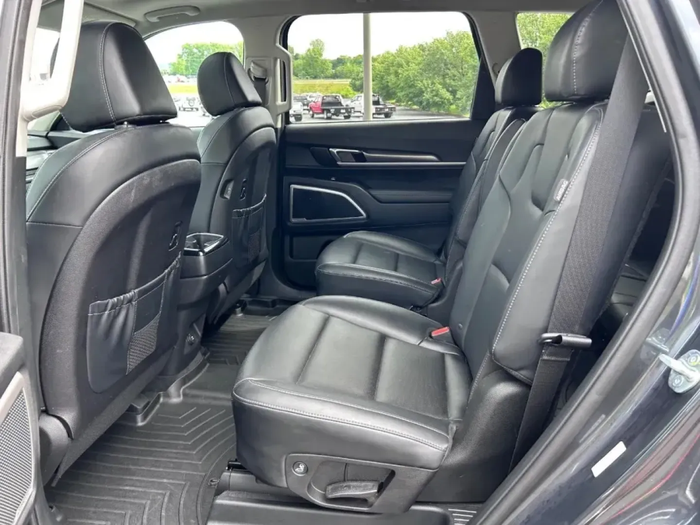 2024 /Black Leather Kia Telluride S (5XYP6DGC3RG) with an 3.8L DOHC V6 GDI engine, Automatic transmission, located at 970 Woodlawn Dr., Farmington, MO, 63640, (573) 431-7800, 37.825642, -90.468674 - Are you ready to elevate your family's adventures with a vehicle that combines space, comfort, and cutting-edge technology? Look no further than the **2024 Kia Telluride S**, a robust SUV that's perfect for growing families or anyone who loves to explore the open road. With its sleek **Gravity Gray* - Photo#9