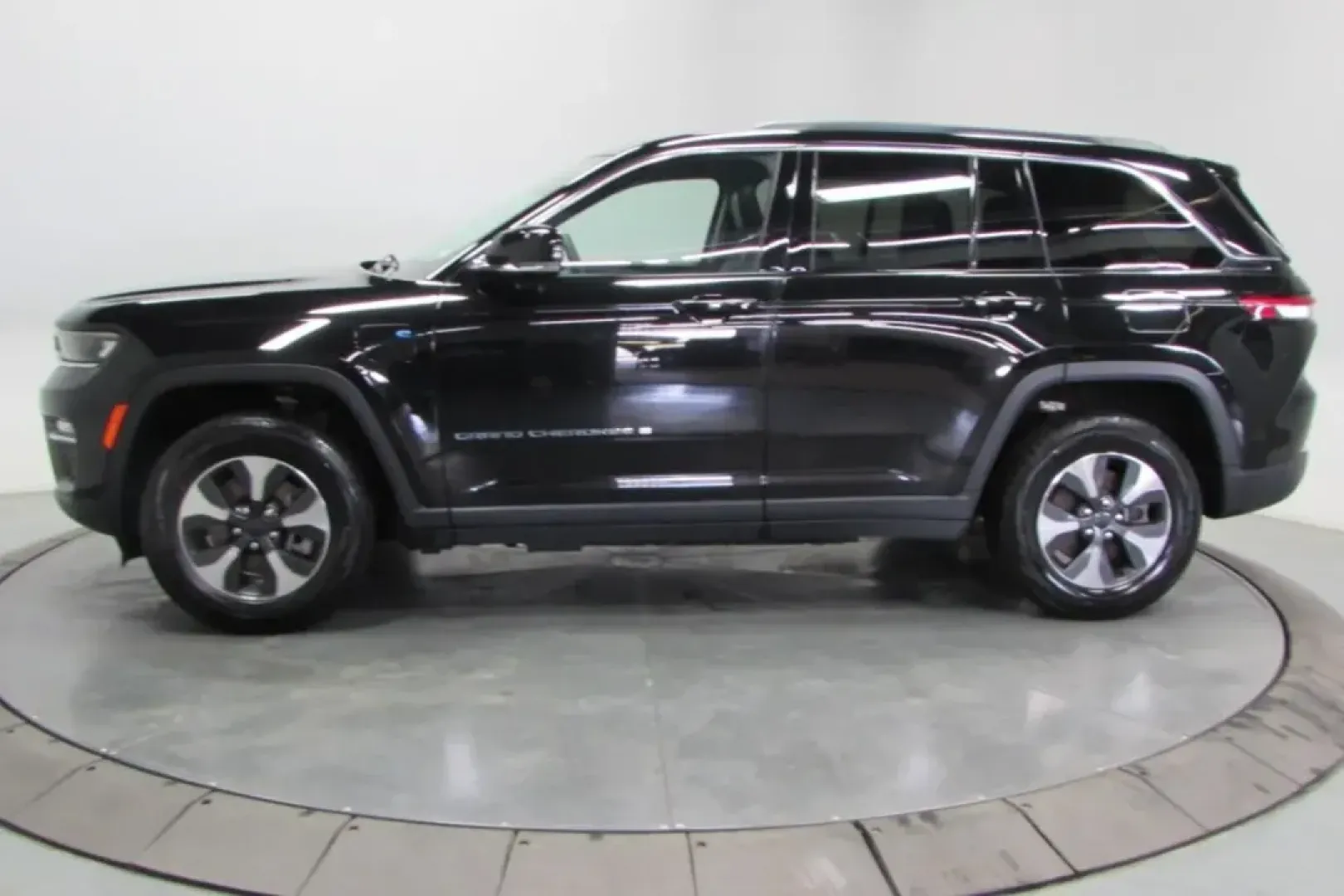 2022 /Global Black Leather Jeep Grand Cherokee 4xe (1C4RJYB60N8) with an Other engine, Automatic transmission, located at 12830 Highway 21, De Soto, MO, 63020, (636) 337-7777, 38.153099, -90.573624 - **Elevate Your Adventures with the 2022 Jeep Grand Cherokee 4xe!**<br /> <br /> Experience the perfect fusion of luxury and versatility with this stunning 2022 Jeep Grand Cherokee 4xe, designed for those who crave adventure without sacrificing comfort. Whether you're exploring the winding roads of t - Photo#3