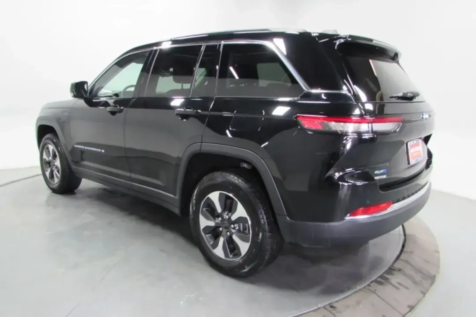 2022 /Global Black Leather Jeep Grand Cherokee 4xe (1C4RJYB60N8) with an Other engine, Automatic transmission, located at 12830 Highway 21, De Soto, MO, 63020, (636) 337-7777, 38.153099, -90.573624 - **Elevate Your Adventures with the 2022 Jeep Grand Cherokee 4xe!**<br /> <br /> Experience the perfect fusion of luxury and versatility with this stunning 2022 Jeep Grand Cherokee 4xe, designed for those who crave adventure without sacrificing comfort. Whether you're exploring the winding roads of t - Photo#4
