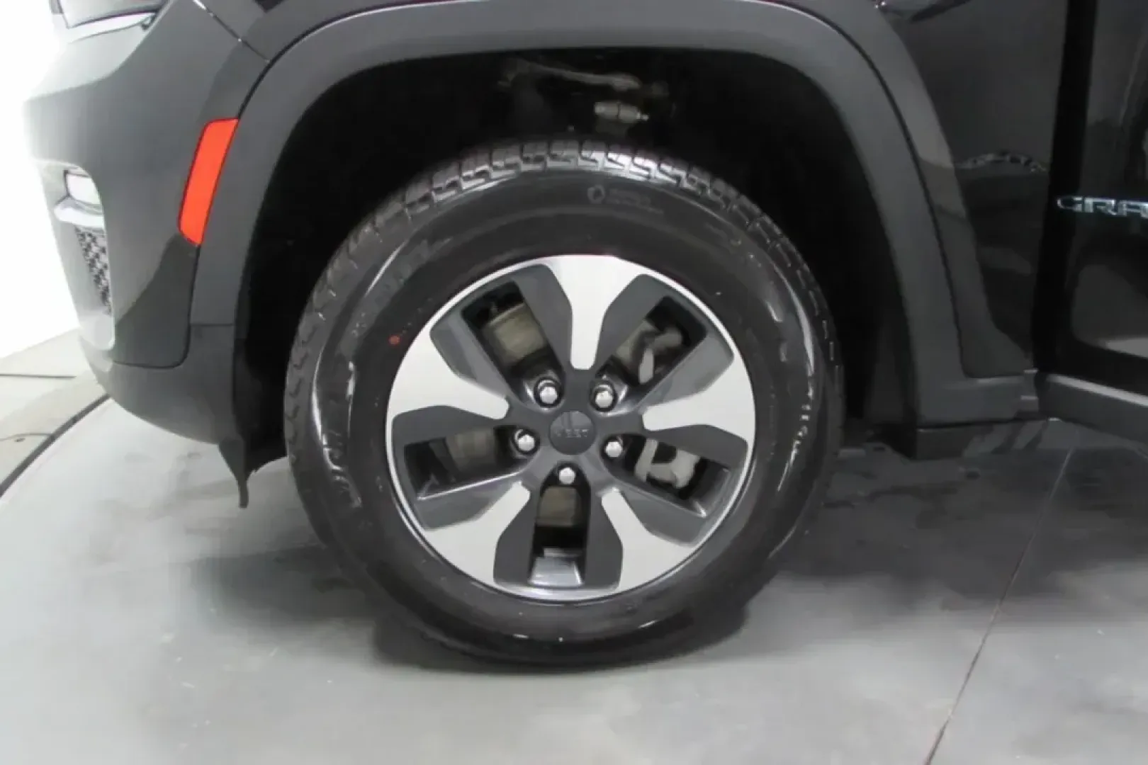 2022 /Global Black Leather Jeep Grand Cherokee 4xe (1C4RJYB60N8) with an Other engine, Automatic transmission, located at 12830 Highway 21, De Soto, MO, 63020, (636) 337-7777, 38.153099, -90.573624 - **Elevate Your Adventures with the 2022 Jeep Grand Cherokee 4xe!**<br /> <br /> Experience the perfect fusion of luxury and versatility with this stunning 2022 Jeep Grand Cherokee 4xe, designed for those who crave adventure without sacrificing comfort. Whether you're exploring the winding roads of t - Photo#8
