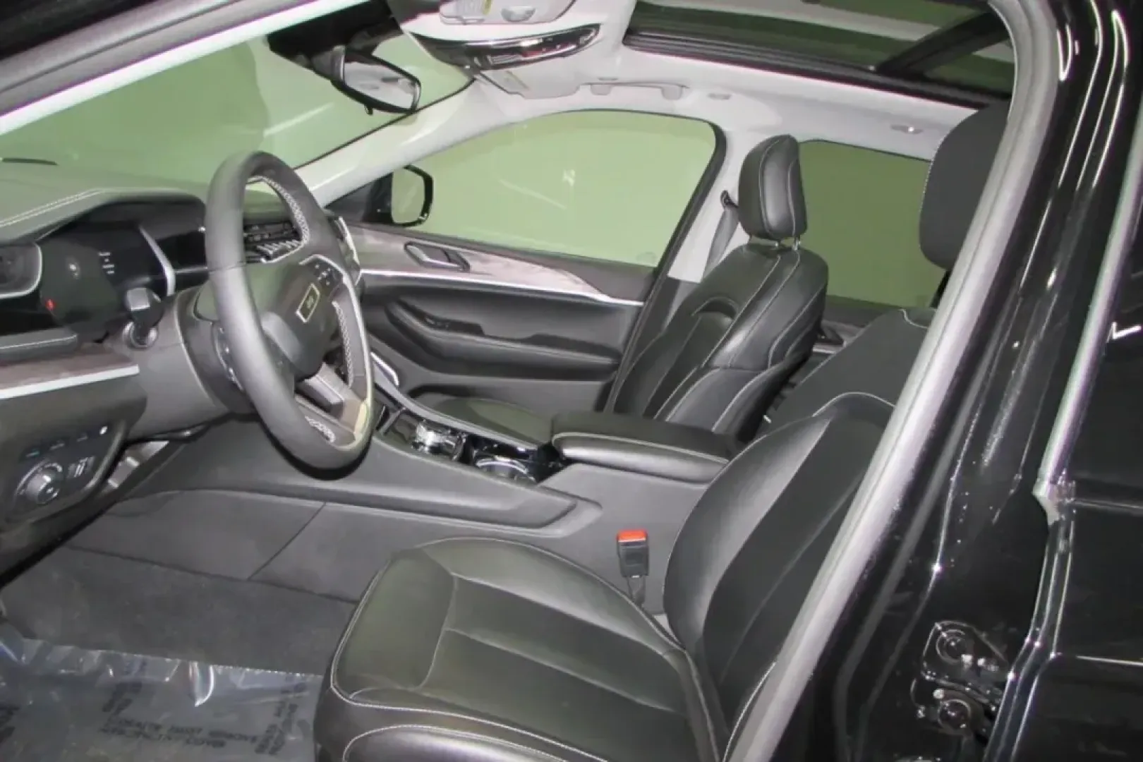 2022 /Global Black Leather Jeep Grand Cherokee 4xe (1C4RJYB60N8) with an Other engine, Automatic transmission, located at 12830 Highway 21, De Soto, MO, 63020, (636) 337-7777, 38.153099, -90.573624 - **Elevate Your Adventures with the 2022 Jeep Grand Cherokee 4xe!**<br /> <br /> Experience the perfect fusion of luxury and versatility with this stunning 2022 Jeep Grand Cherokee 4xe, designed for those who crave adventure without sacrificing comfort. Whether you're exploring the winding roads of t - Photo#11