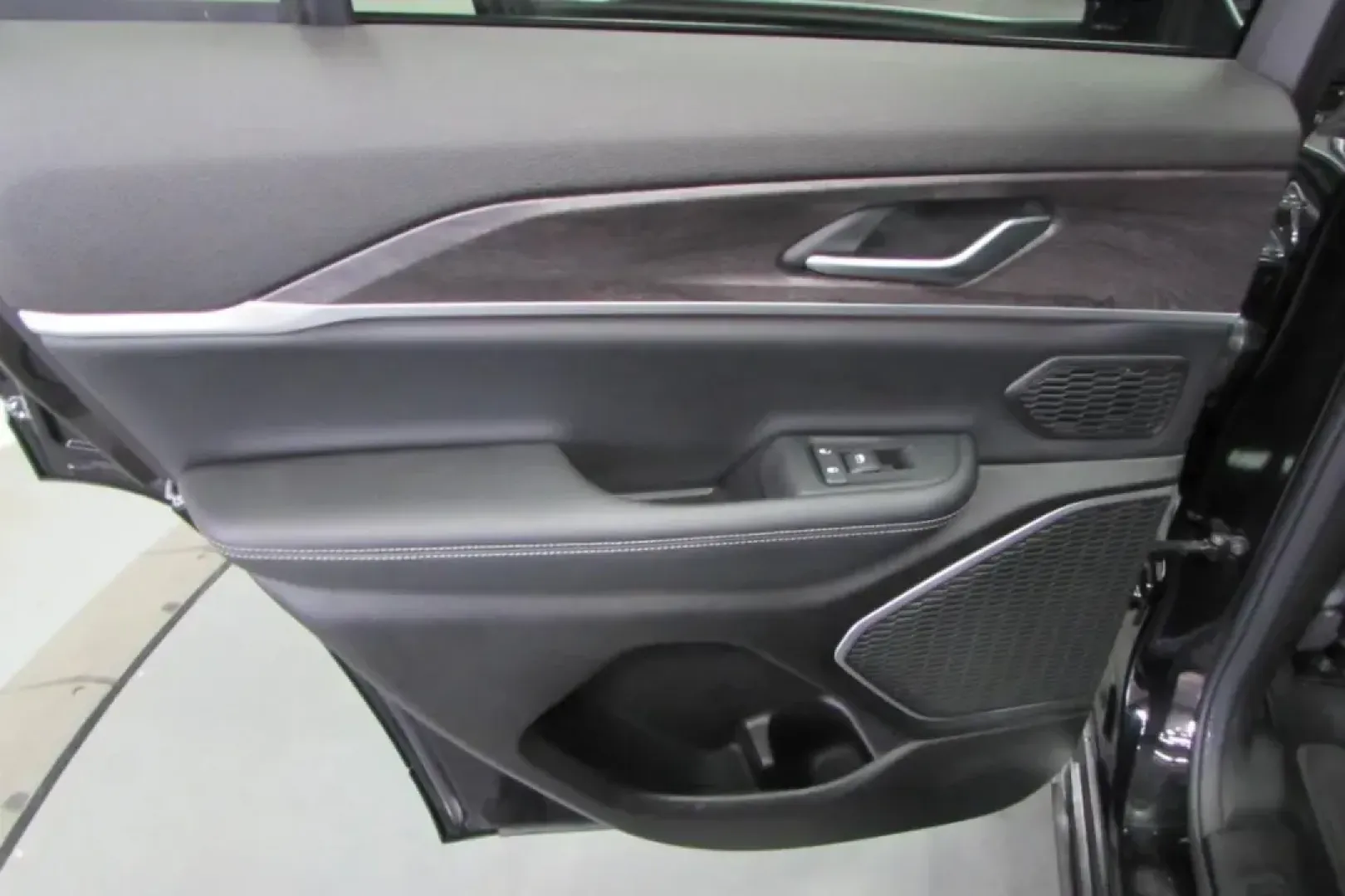 2022 /Global Black Leather Jeep Grand Cherokee 4xe (1C4RJYB60N8) with an Other engine, Automatic transmission, located at 12830 Highway 21, De Soto, MO, 63020, (636) 337-7777, 38.153099, -90.573624 - **Elevate Your Adventures with the 2022 Jeep Grand Cherokee 4xe!**<br /> <br /> Experience the perfect fusion of luxury and versatility with this stunning 2022 Jeep Grand Cherokee 4xe, designed for those who crave adventure without sacrificing comfort. Whether you're exploring the winding roads of t - Photo#25
