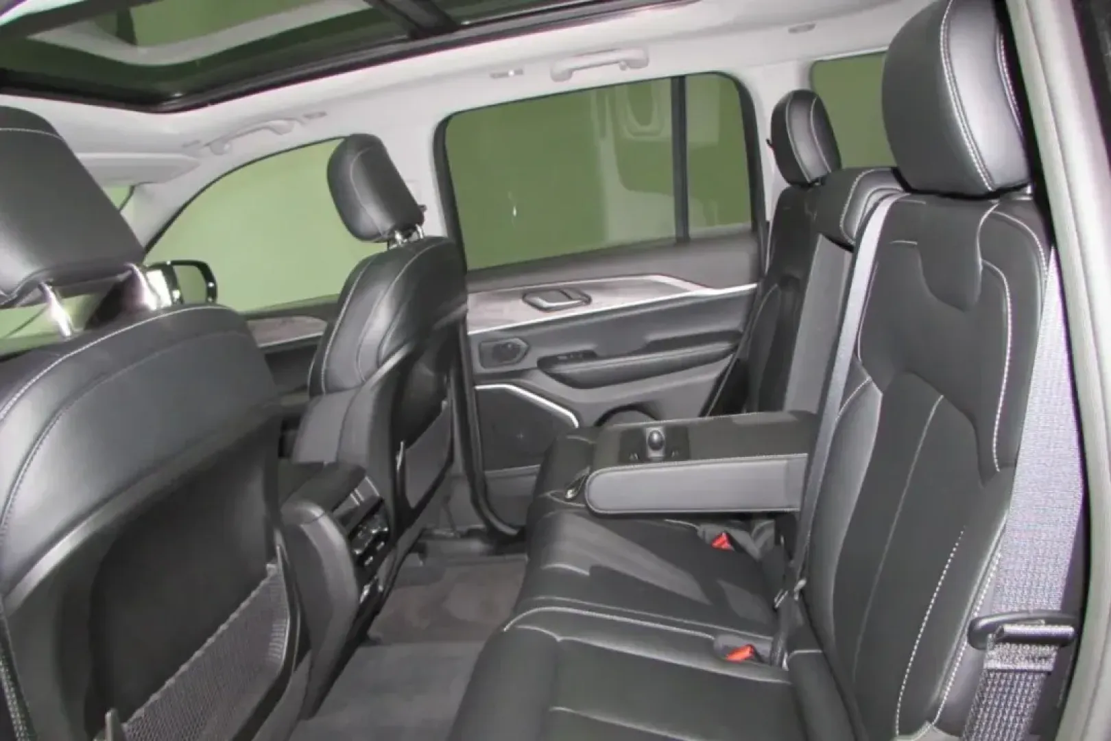 2022 /Global Black Leather Jeep Grand Cherokee 4xe (1C4RJYB60N8) with an Other engine, Automatic transmission, located at 12830 Highway 21, De Soto, MO, 63020, (636) 337-7777, 38.153099, -90.573624 - **Elevate Your Adventures with the 2022 Jeep Grand Cherokee 4xe!**<br /> <br /> Experience the perfect fusion of luxury and versatility with this stunning 2022 Jeep Grand Cherokee 4xe, designed for those who crave adventure without sacrificing comfort. Whether you're exploring the winding roads of t - Photo#26
