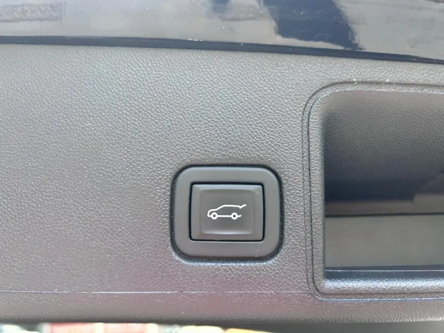 2024 /Jet Black Leather GMC Terrain SLT (3GKALVEG2RL) with an 1.5L Turbo DOHC 4-cylinder / SIDI / VVT engine, Automatic transmission, located at 970 Woodlawn Dr., Farmington, MO, 63640, (573) 431-7800, 37.825642, -90.468674 - If you're in the market for a versatile and stylish vehicle that can handle everything from daily commutes to weekend adventures, the 2024 GMC Terrain SLT is the perfect choice for you. This compact SUV combines a sleek design with impressive technology and safety features, making it an ideal option - Photo#5