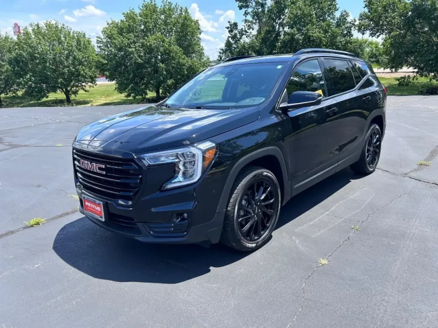 2024 /Jet Black Leather GMC Terrain SLT (3GKALVEG2RL) with an 1.5L Turbo DOHC 4-cylinder / SIDI / VVT engine, Automatic transmission, located at 970 Woodlawn Dr., Farmington, MO, 63640, (573) 431-7800, 37.825642, -90.468674 - If you're in the market for a versatile and stylish vehicle that can handle everything from daily commutes to weekend adventures, the 2024 GMC Terrain SLT is the perfect choice for you. This compact SUV combines a sleek design with impressive technology and safety features, making it an ideal option - Photo#7