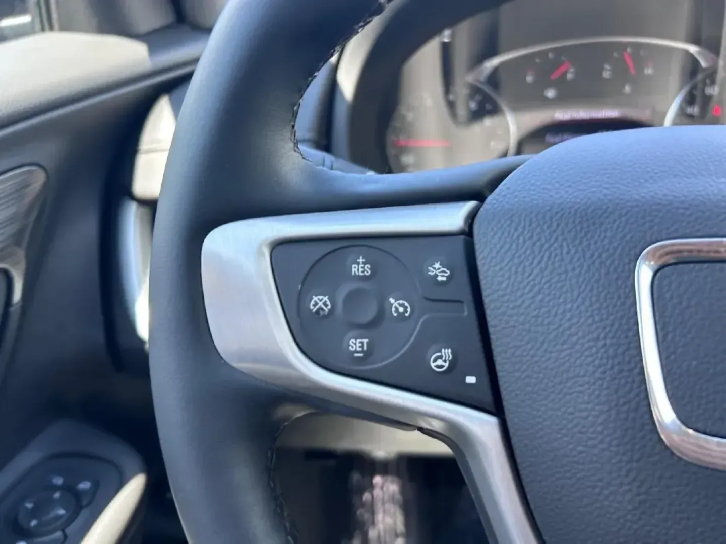 2024 /Jet Black Leather GMC Terrain SLT (3GKALVEG2RL) with an 1.5L Turbo DOHC 4-cylinder / SIDI / VVT engine, Automatic transmission, located at 970 Woodlawn Dr., Farmington, MO, 63640, (573) 431-7800, 37.825642, -90.468674 - If you're in the market for a versatile and stylish vehicle that can handle everything from daily commutes to weekend adventures, the 2024 GMC Terrain SLT is the perfect choice for you. This compact SUV combines a sleek design with impressive technology and safety features, making it an ideal option - Photo#12