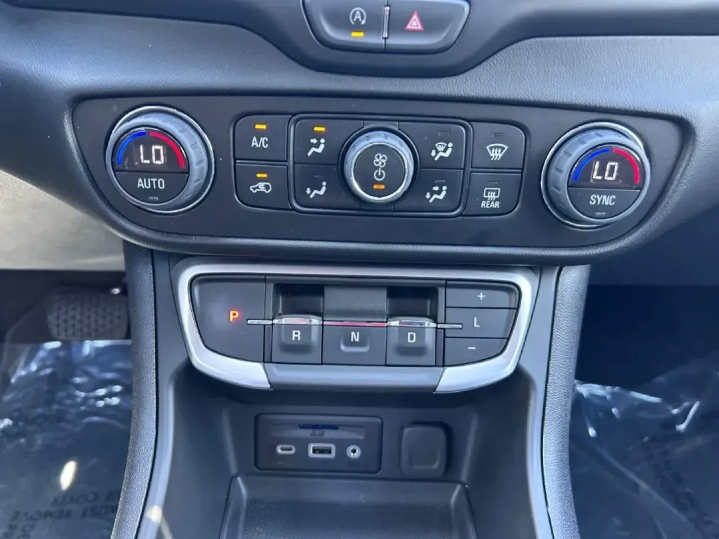 2024 /Jet Black Leather GMC Terrain SLT (3GKALVEG2RL) with an 1.5L Turbo DOHC 4-cylinder / SIDI / VVT engine, Automatic transmission, located at 970 Woodlawn Dr., Farmington, MO, 63640, (573) 431-7800, 37.825642, -90.468674 - If you're in the market for a versatile and stylish vehicle that can handle everything from daily commutes to weekend adventures, the 2024 GMC Terrain SLT is the perfect choice for you. This compact SUV combines a sleek design with impressive technology and safety features, making it an ideal option - Photo#15