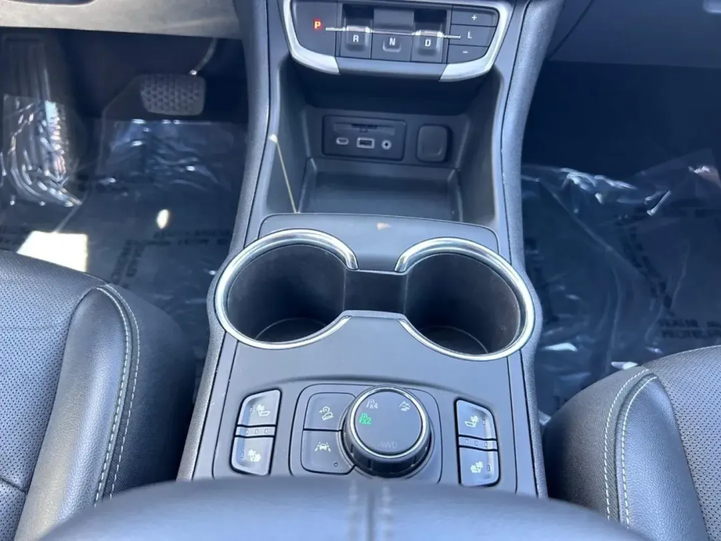 2024 /Jet Black Leather GMC Terrain SLT (3GKALVEG2RL) with an 1.5L Turbo DOHC 4-cylinder / SIDI / VVT engine, Automatic transmission, located at 970 Woodlawn Dr., Farmington, MO, 63640, (573) 431-7800, 37.825642, -90.468674 - If you're in the market for a versatile and stylish vehicle that can handle everything from daily commutes to weekend adventures, the 2024 GMC Terrain SLT is the perfect choice for you. This compact SUV combines a sleek design with impressive technology and safety features, making it an ideal option - Photo#16