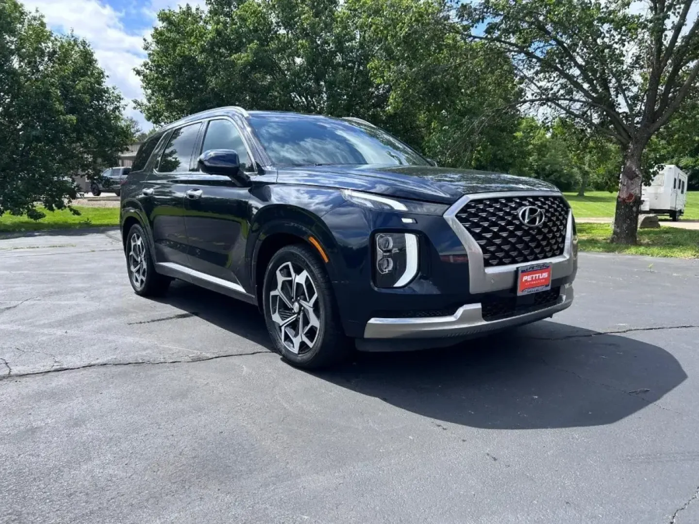 2022 /Black Leather Hyundai Palisade Calligraphy (KM8R7DHE7NU) with an 3.8L GDI D-CVVT V6 engine, Automatic transmission, located at 970 Woodlawn Dr., Farmington, MO, 63640, (573) 431-7800, 37.825642, -90.468674 - **Seeking the Perfect Family Adventure Vehicle? Meet the 2022 Hyundai Palisade Calligraphy!**<br /> <br /> Are you looking for an SUV that blends luxury and practicality for your growing family? The 2022 Hyundai Palisade Calligraphy is a versatile choice that promises both comfort and adventure, mak - Photo#0
