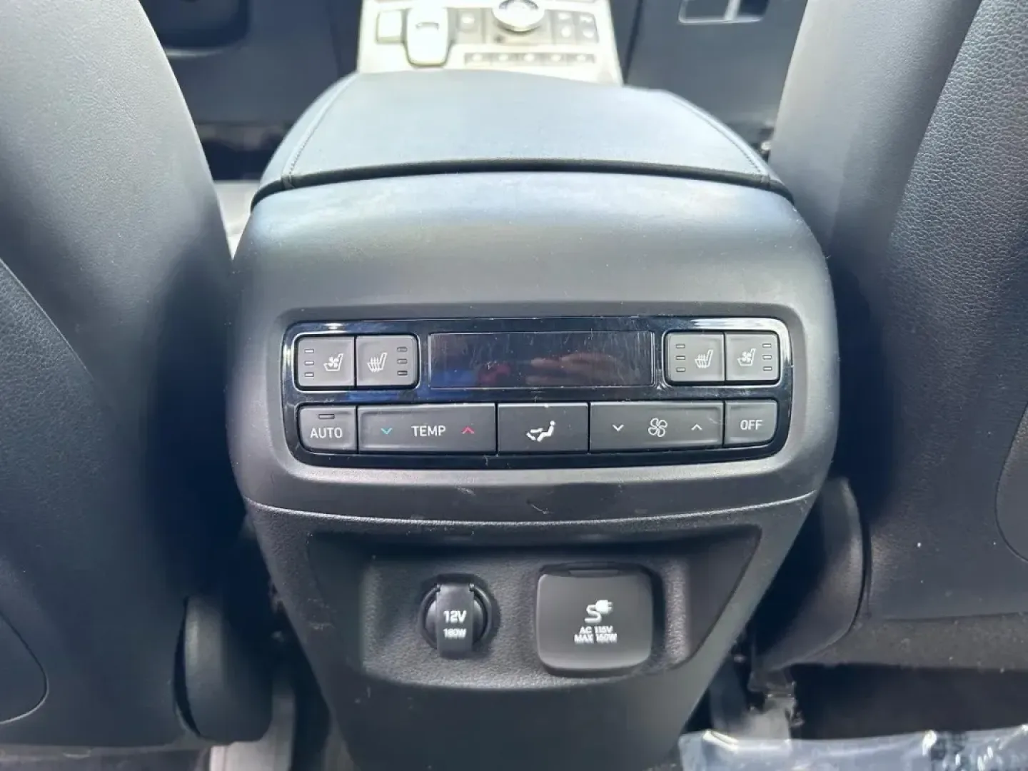 2022 /Black Leather Hyundai Palisade Calligraphy (KM8R7DHE7NU) with an 3.8L GDI D-CVVT V6 engine, Automatic transmission, located at 970 Woodlawn Dr., Farmington, MO, 63640, (573) 431-7800, 37.825642, -90.468674 - **Seeking the Perfect Family Adventure Vehicle? Meet the 2022 Hyundai Palisade Calligraphy!**<br /> <br /> Are you looking for an SUV that blends luxury and practicality for your growing family? The 2022 Hyundai Palisade Calligraphy is a versatile choice that promises both comfort and adventure, mak - Photo#12