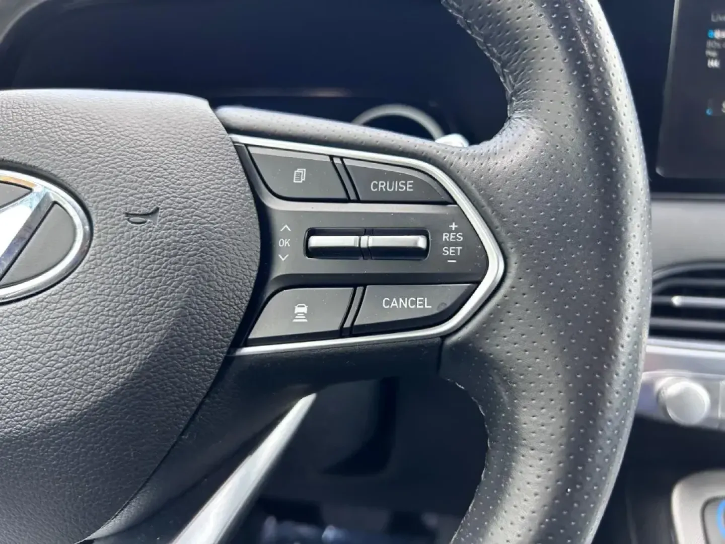 2022 /Black Leather Hyundai Palisade Calligraphy (KM8R7DHE7NU) with an 3.8L GDI D-CVVT V6 engine, Automatic transmission, located at 970 Woodlawn Dr., Farmington, MO, 63640, (573) 431-7800, 37.825642, -90.468674 - **Seeking the Perfect Family Adventure Vehicle? Meet the 2022 Hyundai Palisade Calligraphy!**<br /> <br /> Are you looking for an SUV that blends luxury and practicality for your growing family? The 2022 Hyundai Palisade Calligraphy is a versatile choice that promises both comfort and adventure, mak - Photo#16