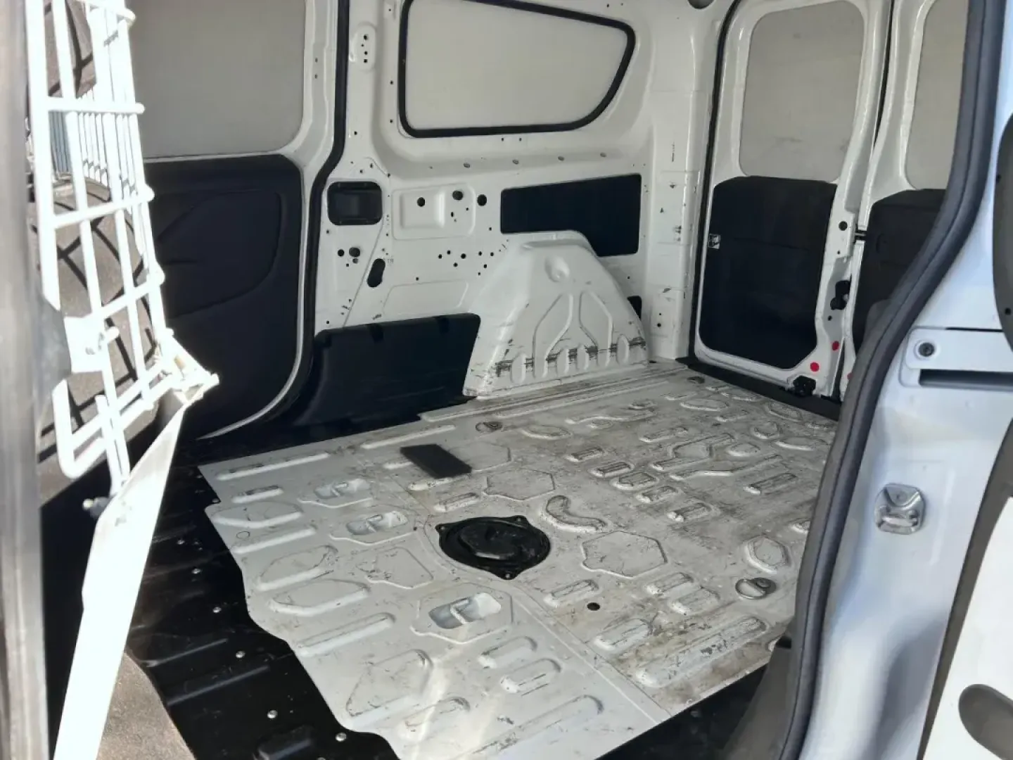 2018 /Black Cloth Ram ProMaster City Base (ZFBERFAB1J6) with an 2.4L I4 MultiAir engine, Automatic transmission, located at 970 Woodlawn Dr., Farmington, MO, 63640, (573) 431-7800, 37.825642, -90.468674 - **Discover the Perfect Companion for Your Next Family Adventure: 2018 Ram ProMaster City at Pettus CDJR Farmington!**<br /> <br /> Are you searching for a versatile and reliable vehicle that can effortlessly adapt to your family's needs? Look no further than this 2018 Ram ProMaster City, available a - Photo#7