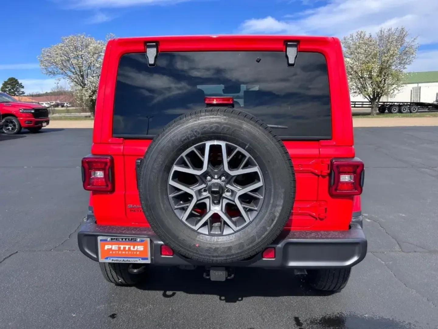 2025 /Black Leather Jeep Wrangler Sahara (1C4PJXEN5SW) with an 2.0L I4 DOHC DI Turbo engine, Automatic transmission, located at 970 Woodlawn Dr., Farmington, MO, 63640, (573) 431-7800, 37.825642, -90.468674 - **Adventure Awaits: Discover the 2025 Jeep Wrangler Sahara at Pettus CDJR Farmington!**<br /> <br /> Are you ready to elevate your outdoor adventures or make your daily commute a thrilling experience? The 2025 Jeep Wrangler Sahara is the ultimate SUV that perfectly combines rugged capability with mo - Photo#2