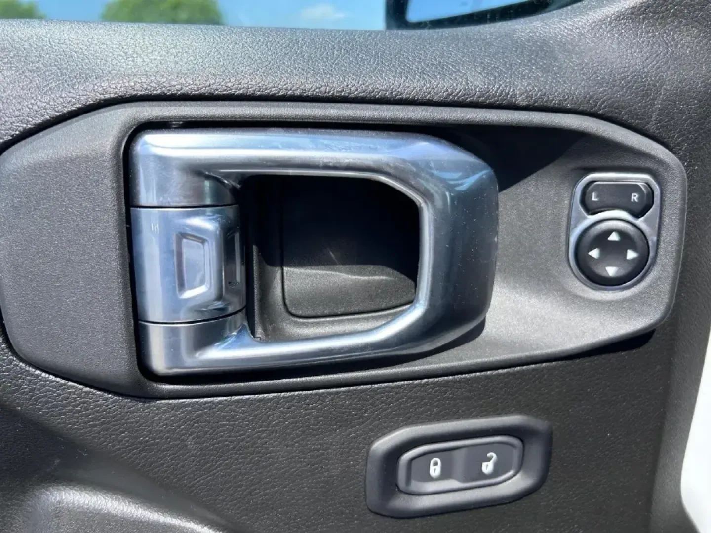 2025 /Black Cloth Jeep Wrangler Rubicon (1C4PJXFN3SW) with an 2.0L Turbocharged engine, located at 970 Woodlawn Dr., Farmington, MO, 63640, (573) 431-7800, 37.825642, -90.468674 - Discover the thrill of adventure with the 2025 Jeep Wrangler Rubicon, designed for those who crave the open road, weekend escapades, or just a reliable ride for daily commutes. This SUV is not just a vehicle; it's a lifestyle choice, perfect for off-road enthusiasts and urban explorers alike. At Pet - Photo#16