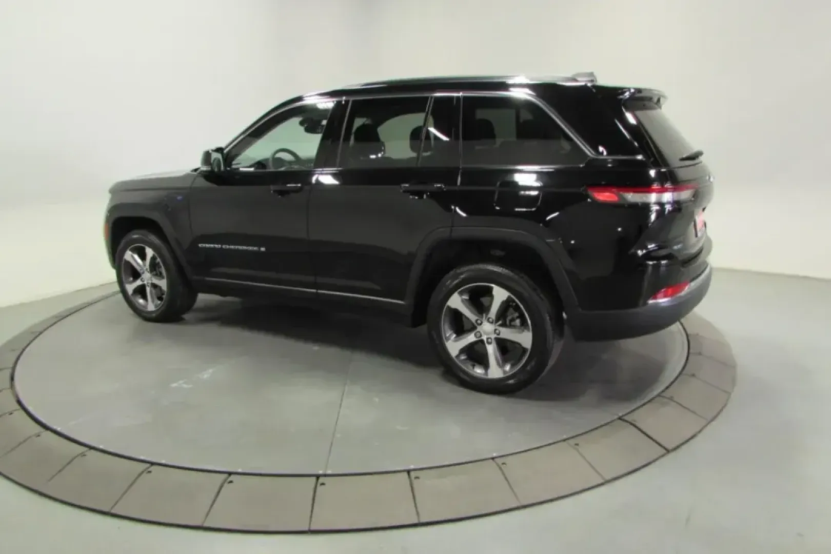 2022 /Global Black Leather Jeep Grand Cherokee 4xe (1C4RJYB67N8) with an Other engine, Automatic transmission, located at 12830 Highway 21, De Soto, MO, 63020, (636) 337-7777, 38.153099, -90.573624 - Discover the thrill of adventure and family-friendly utility with the stunning 2022 Jeep Grand Cherokee 4xe, available now at Pettus CDJR DeSoto. If you're in search of **used cars near me** that blend modern technology with rugged capability, look no further. This spacious SUV is ideal for weekend - Photo#2