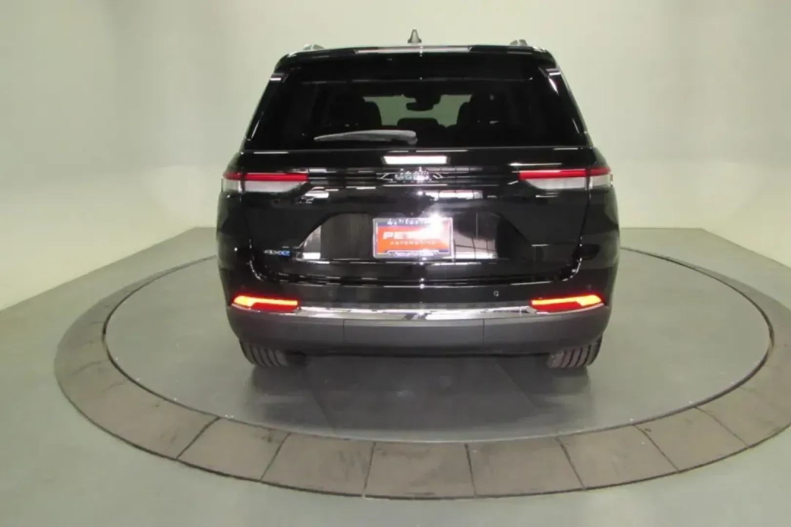 2022 /Global Black Leather Jeep Grand Cherokee 4xe (1C4RJYB67N8) with an Other engine, Automatic transmission, located at 12830 Highway 21, De Soto, MO, 63020, (636) 337-7777, 38.153099, -90.573624 - Discover the thrill of adventure and family-friendly utility with the stunning 2022 Jeep Grand Cherokee 4xe, available now at Pettus CDJR DeSoto. If you're in search of **used cars near me** that blend modern technology with rugged capability, look no further. This spacious SUV is ideal for weekend - Photo#4