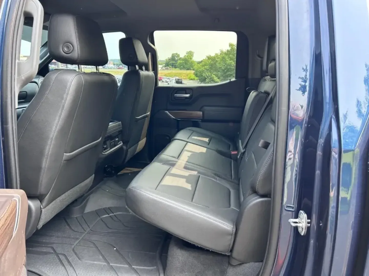 2019 /Jet Black Leather Chevrolet Silverado 1500 LT Trail Boss (3GCPYFED6KG) with an 5.3L EcoTec3 V8 ; featuring all-new Dynamic Fuel Management that enabl engine, Automatic transmission, located at 970 Woodlawn Dr., Farmington, MO, 63640, (573) 431-7800, 37.825642, -90.468674 - USED 2019 Chevrolet Silverado 1500 LT Trail Boss from Pettus CDJR Farmington, Farmington MO. - Photo#8