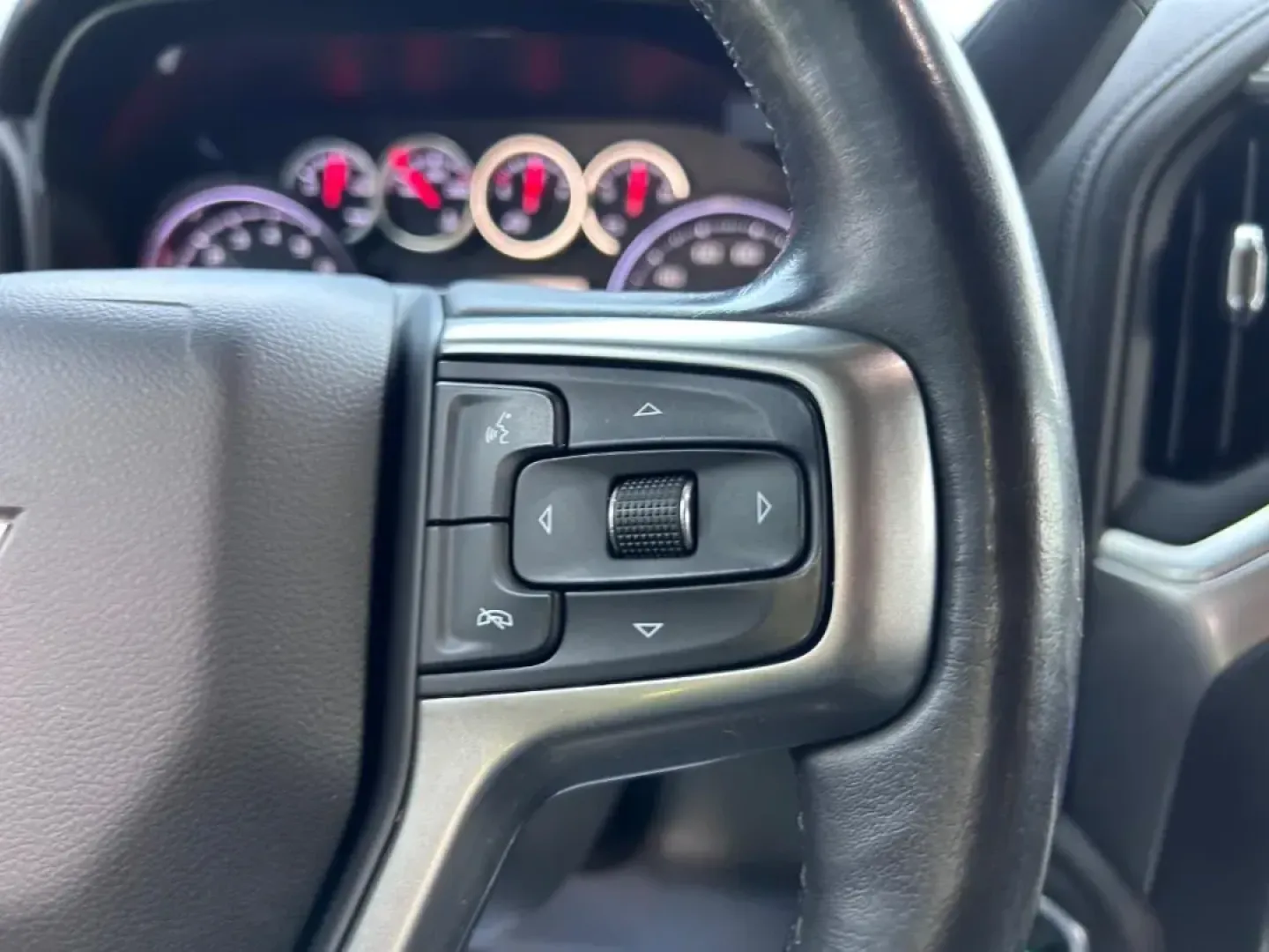 2019 /Jet Black Leather Chevrolet Silverado 1500 LT Trail Boss (3GCPYFED6KG) with an 5.3L EcoTec3 V8 ; featuring all-new Dynamic Fuel Management that enabl engine, Automatic transmission, located at 970 Woodlawn Dr., Farmington, MO, 63640, (573) 431-7800, 37.825642, -90.468674 - USED 2019 Chevrolet Silverado 1500 LT Trail Boss from Pettus CDJR Farmington, Farmington MO. - Photo#12