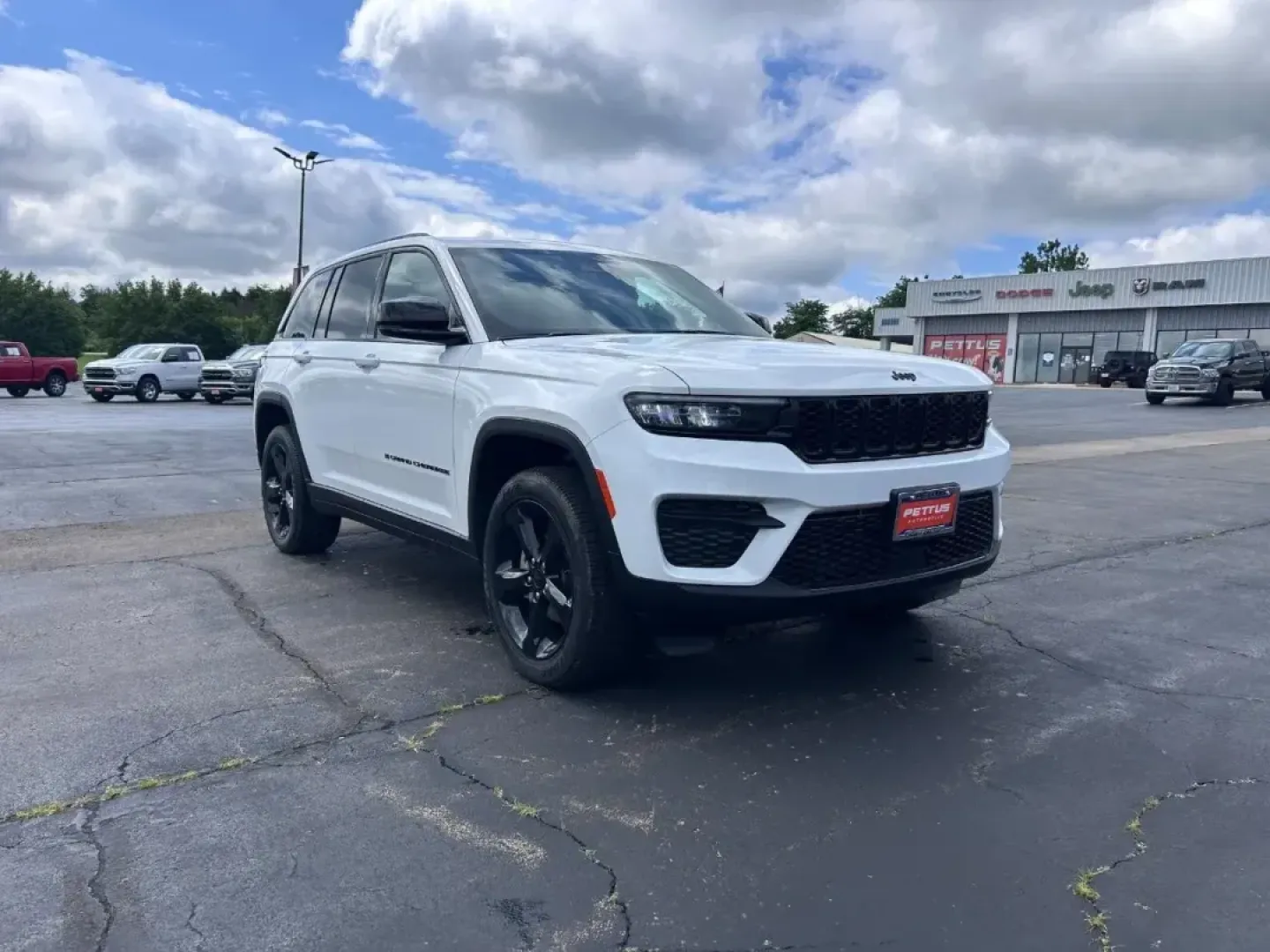 2025 Jeep Grand Cherokee Altitude X (1C4RJHAG2SC) with an Other engine, Automatic transmission, located at 12830 Highway 21, De Soto, MO, 63020, (636) 337-7777, 38.153099, -90.573624 - **Embrace Adventure with the 2025 Jeep Grand Cherokee Altitude X!**<br /> <br /> Are you ready to elevate your lifestyle and tackle the great outdoors? The 2025 Jeep Grand Cherokee Altitude X is the perfect companion for weekend adventures, family road trips, or even your daily commute. With its rug - Photo#0