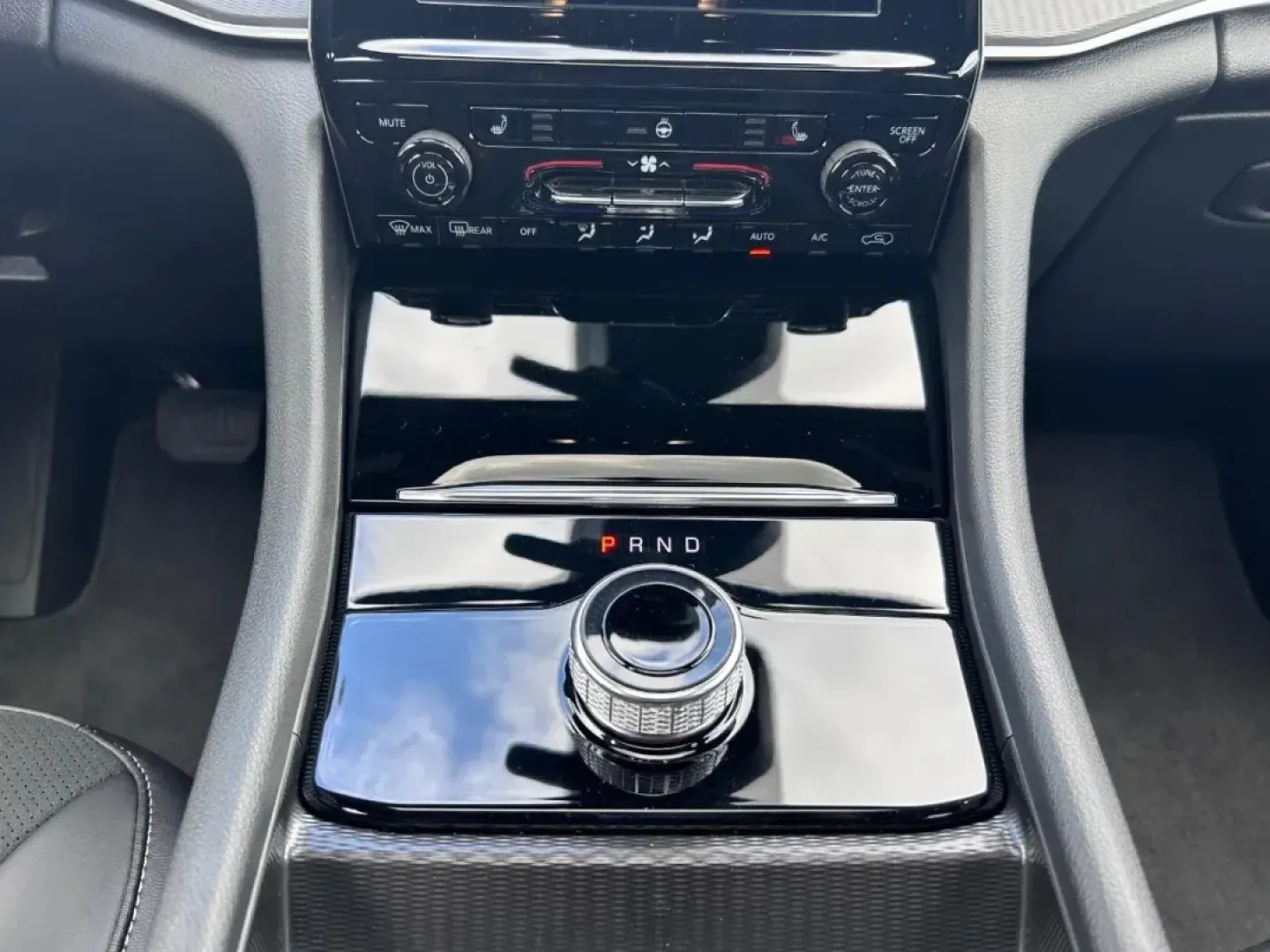 2025 Jeep Grand Cherokee Altitude X (1C4RJHAG2SC) with an Other engine, Automatic transmission, located at 12830 Highway 21, De Soto, MO, 63020, (636) 337-7777, 38.153099, -90.573624 - **Embrace Adventure with the 2025 Jeep Grand Cherokee Altitude X!**<br /> <br /> Are you ready to elevate your lifestyle and tackle the great outdoors? The 2025 Jeep Grand Cherokee Altitude X is the perfect companion for weekend adventures, family road trips, or even your daily commute. With its rug - Photo#17