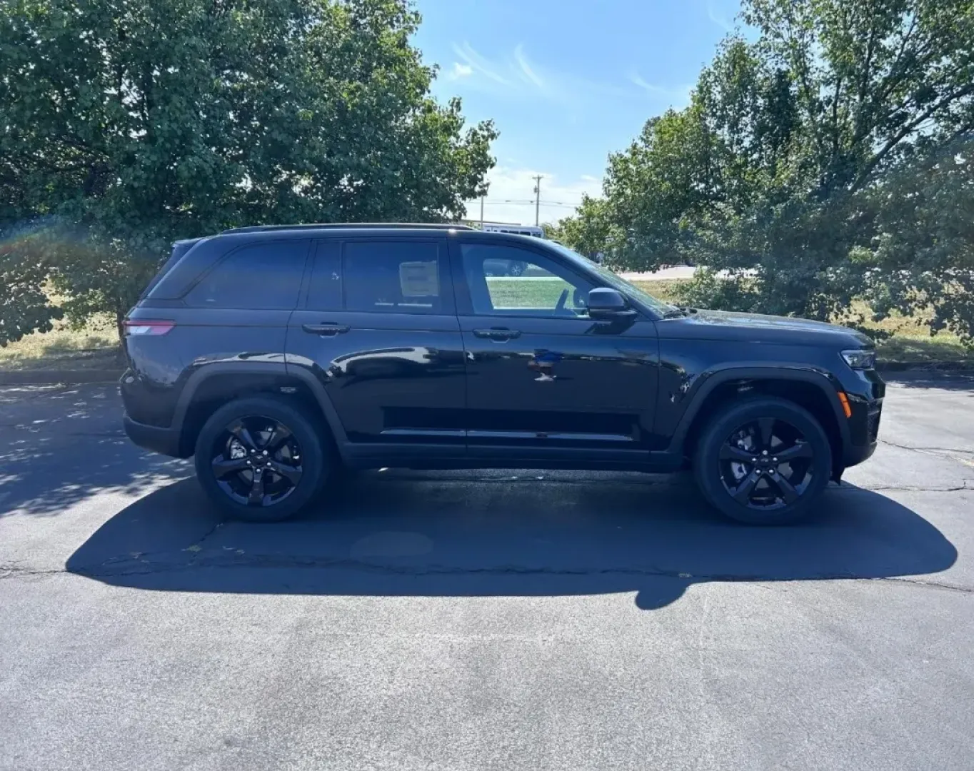 2025 /Global Black Leather Trimmed Jeep Grand Cherokee Altitude X (1C4RJHAG5SC) with an 3.6L V6 24V VVT UPG I engine, Automatic transmission, located at 970 Woodlawn Dr., Farmington, MO, 63640, (573) 431-7800, 37.825642, -90.468674 - **Discover Your Adventure with the 2025 Jeep Grand Cherokee Altitude X** <br /> <br /> Are you ready to elevate your daily drive and set off on thrilling weekend adventures? The 2025 Jeep Grand Cherokee Altitude X is more than just a vehicle; it's a lifestyle choice, perfect for families, commuters, - Photo#1