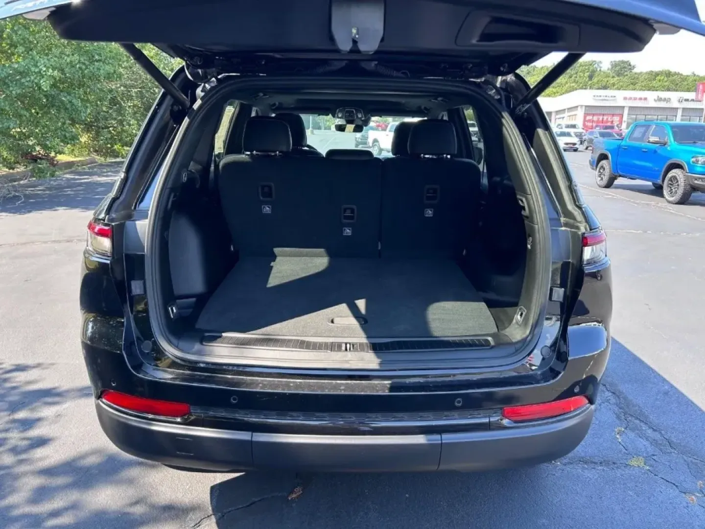 2025 /Global Black Leather Trimmed Jeep Grand Cherokee Altitude X (1C4RJHAG5SC) with an 3.6L V6 24V VVT UPG I engine, Automatic transmission, located at 970 Woodlawn Dr., Farmington, MO, 63640, (573) 431-7800, 37.825642, -90.468674 - **Discover Your Adventure with the 2025 Jeep Grand Cherokee Altitude X** <br /> <br /> Are you ready to elevate your daily drive and set off on thrilling weekend adventures? The 2025 Jeep Grand Cherokee Altitude X is more than just a vehicle; it's a lifestyle choice, perfect for families, commuters, - Photo#4