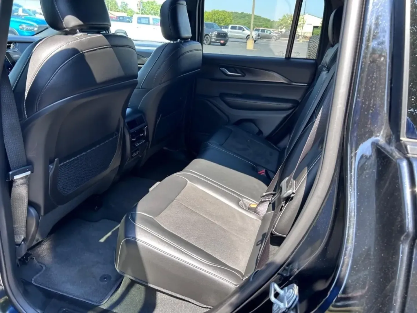 2025 /Global Black Leather Trimmed Jeep Grand Cherokee Altitude X (1C4RJHAG5SC) with an 3.6L V6 24V VVT UPG I engine, Automatic transmission, located at 970 Woodlawn Dr., Farmington, MO, 63640, (573) 431-7800, 37.825642, -90.468674 - **Discover Your Adventure with the 2025 Jeep Grand Cherokee Altitude X** <br /> <br /> Are you ready to elevate your daily drive and set off on thrilling weekend adventures? The 2025 Jeep Grand Cherokee Altitude X is more than just a vehicle; it's a lifestyle choice, perfect for families, commuters, - Photo#9