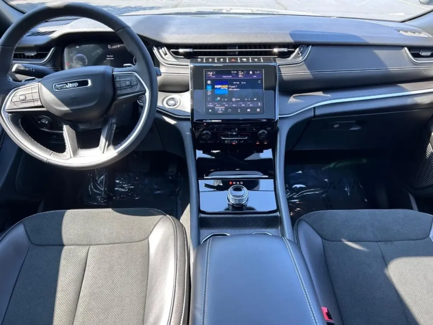 2025 /Global Black Leather Trimmed Jeep Grand Cherokee Altitude X (1C4RJHAG5SC) with an 3.6L V6 24V VVT UPG I engine, Automatic transmission, located at 970 Woodlawn Dr., Farmington, MO, 63640, (573) 431-7800, 37.825642, -90.468674 - **Discover Your Adventure with the 2025 Jeep Grand Cherokee Altitude X** <br /> <br /> Are you ready to elevate your daily drive and set off on thrilling weekend adventures? The 2025 Jeep Grand Cherokee Altitude X is more than just a vehicle; it's a lifestyle choice, perfect for families, commuters, - Photo#11