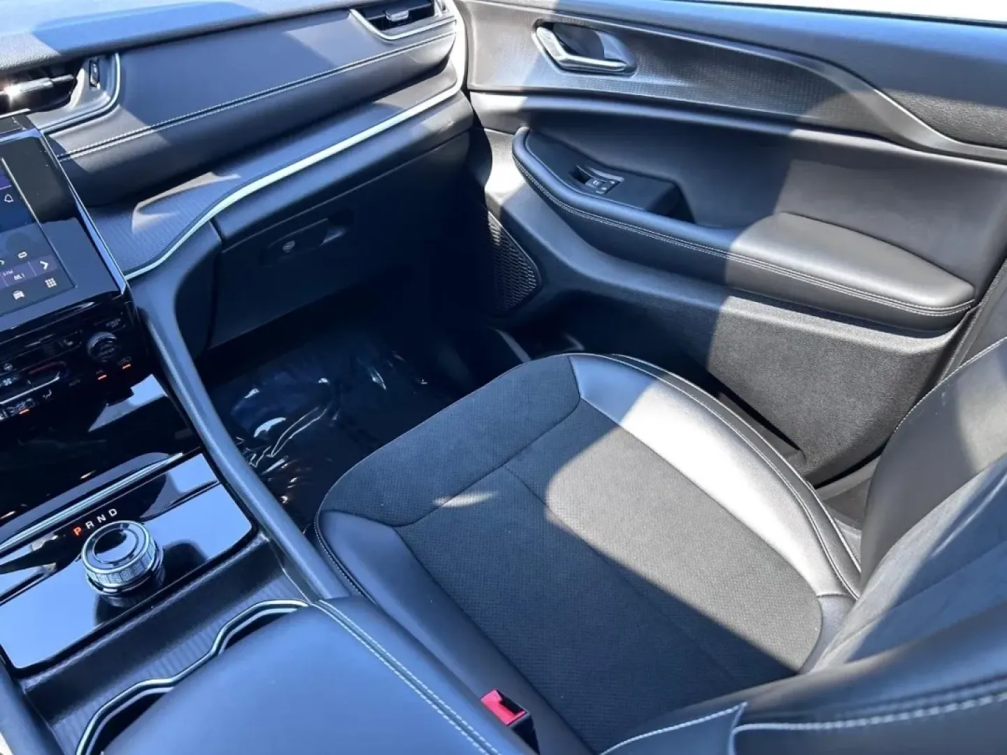2025 /Global Black Leather Trimmed Jeep Grand Cherokee Altitude X (1C4RJHAG5SC) with an 3.6L V6 24V VVT UPG I engine, Automatic transmission, located at 970 Woodlawn Dr., Farmington, MO, 63640, (573) 431-7800, 37.825642, -90.468674 - **Discover Your Adventure with the 2025 Jeep Grand Cherokee Altitude X** <br /> <br /> Are you ready to elevate your daily drive and set off on thrilling weekend adventures? The 2025 Jeep Grand Cherokee Altitude X is more than just a vehicle; it's a lifestyle choice, perfect for families, commuters, - Photo#18
