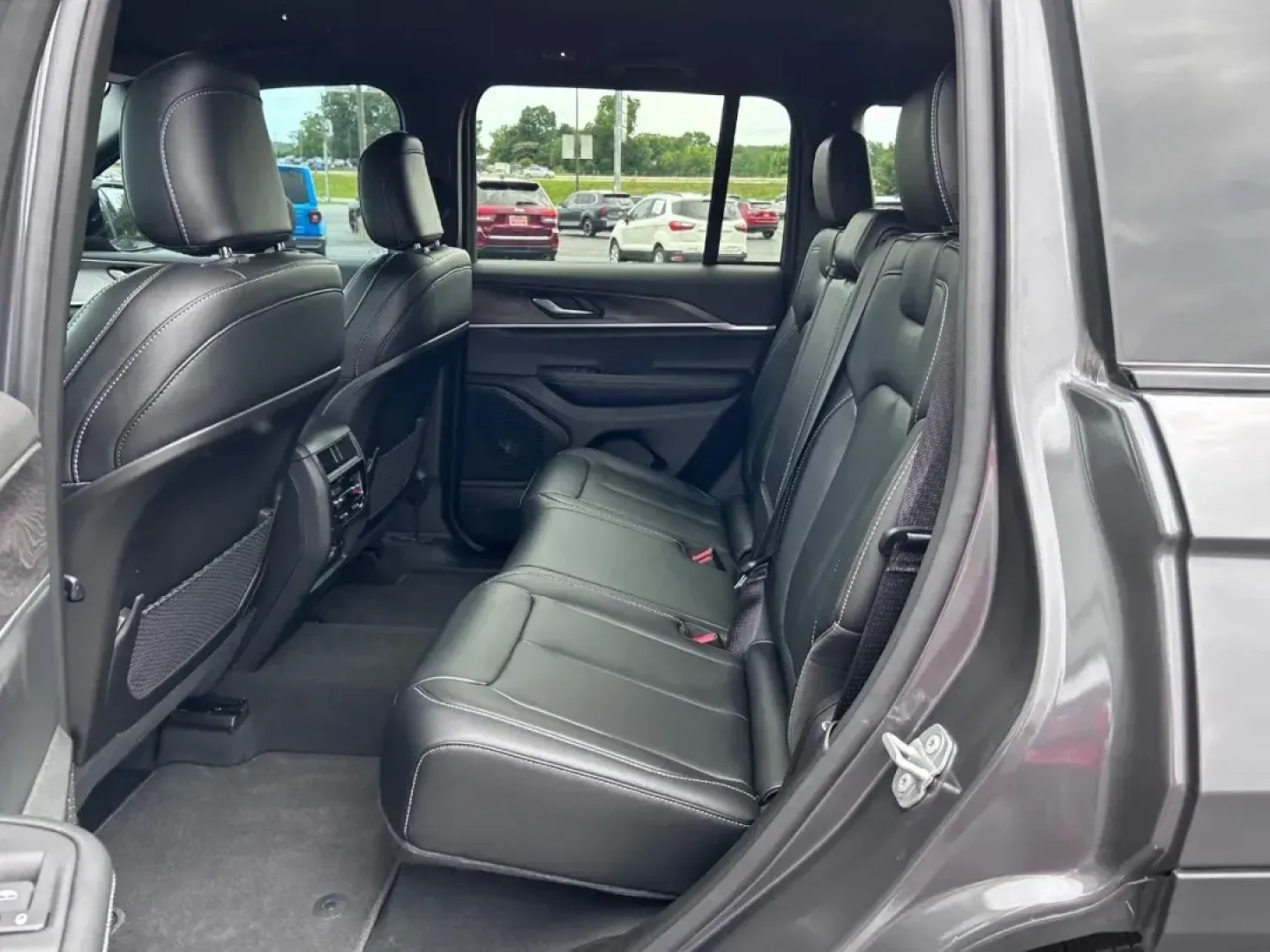 2025 /Global Black Leather Jeep Grand Cherokee Limited (1C4RJHBG0SC) with an 3.6L V6 24V VVT UPG I engine, located at 970 Woodlawn Dr., Farmington, MO, 63640, (573) 431-7800, 37.825642, -90.468674 - Elevate your adventures with the 2025 Jeep Grand Cherokee Limited, a sophisticated SUV that seamlessly blends rugged capability with refined comfort. Whether you're navigating the bustling streets of Farmington or embarking on a family road trip to explore the scenic Ozarks, this vehicle is designed - Photo#9
