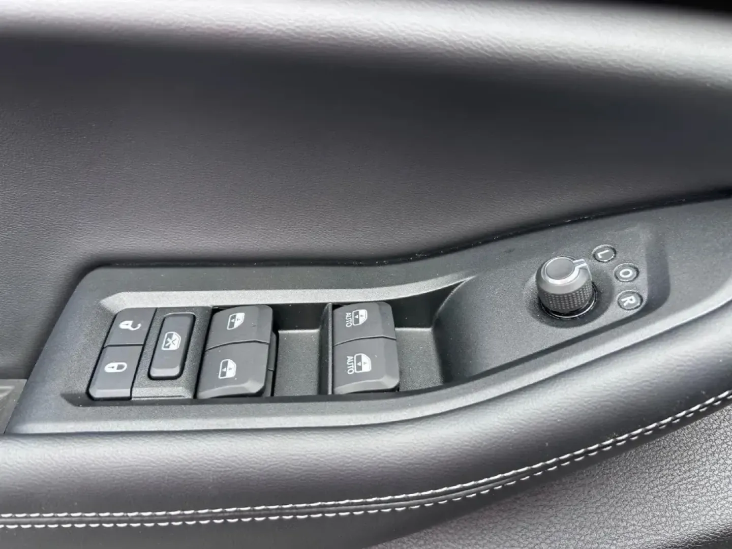 2025 /Global Black Leather Jeep Grand Cherokee Limited (1C4RJHBG0SC) with an 3.6L V6 24V VVT UPG I engine, located at 970 Woodlawn Dr., Farmington, MO, 63640, (573) 431-7800, 37.825642, -90.468674 - Elevate your adventures with the 2025 Jeep Grand Cherokee Limited, a sophisticated SUV that seamlessly blends rugged capability with refined comfort. Whether you're navigating the bustling streets of Farmington or embarking on a family road trip to explore the scenic Ozarks, this vehicle is designed - Photo#18