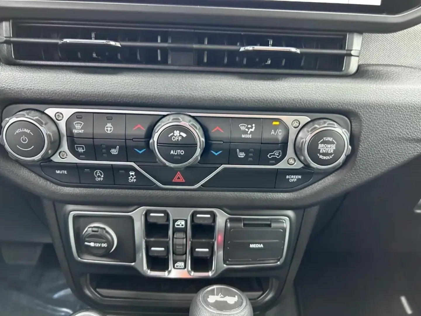 2025 /Black Cloth Jeep Wrangler Sport S (1C4PJXDG8SW) with an 3.6L V6 24V VVT UPG I engine, located at 970 Woodlawn Dr., Farmington, MO, 63640, (573) 431-7800, 37.825642, -90.468674 - Experience the thrill of adventure with the 2025 Jeep Wrangler Sport S, the perfect companion for weekend escapades and off-road journeys. Whether you're navigating the rugged trails of the Ozarks or cruising through the scenic views around Farmington, MO, this SUV is designed to elevate your lifest - Photo#14