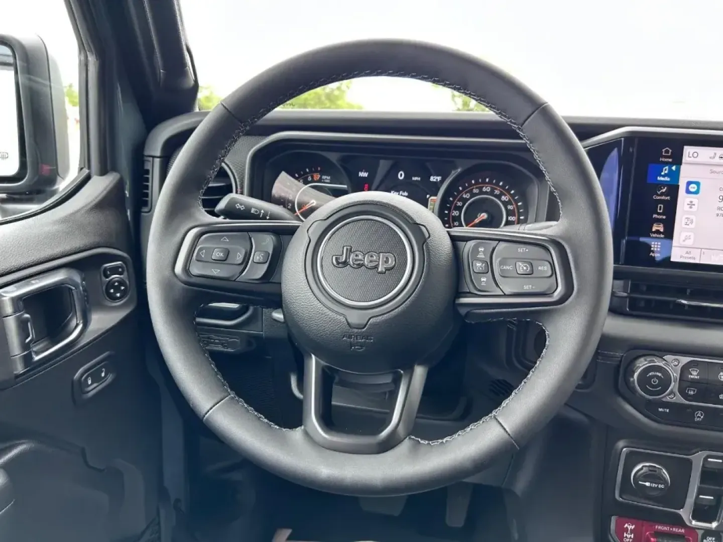 2025 /Black Cloth Jeep Gladiator Rubicon (1C6RJTBG4SL) with an 3.6L V6 24V VVT UPG I engine, Automatic transmission, located at 970 Woodlawn Dr., Farmington, MO, 63640, (573) 431-7800, 37.825642, -90.468674 - Explore the great outdoors and elevate your weekend getaways with the stunning 2025 Jeep Gladiator Rubicon, now available at Pettus CDJR Farmington! Located conveniently at 970 Woodlawn Drive, Farmington, MO 63640, our OEM dealership specializes in providing high-quality used vehicles for sale that - Photo#10