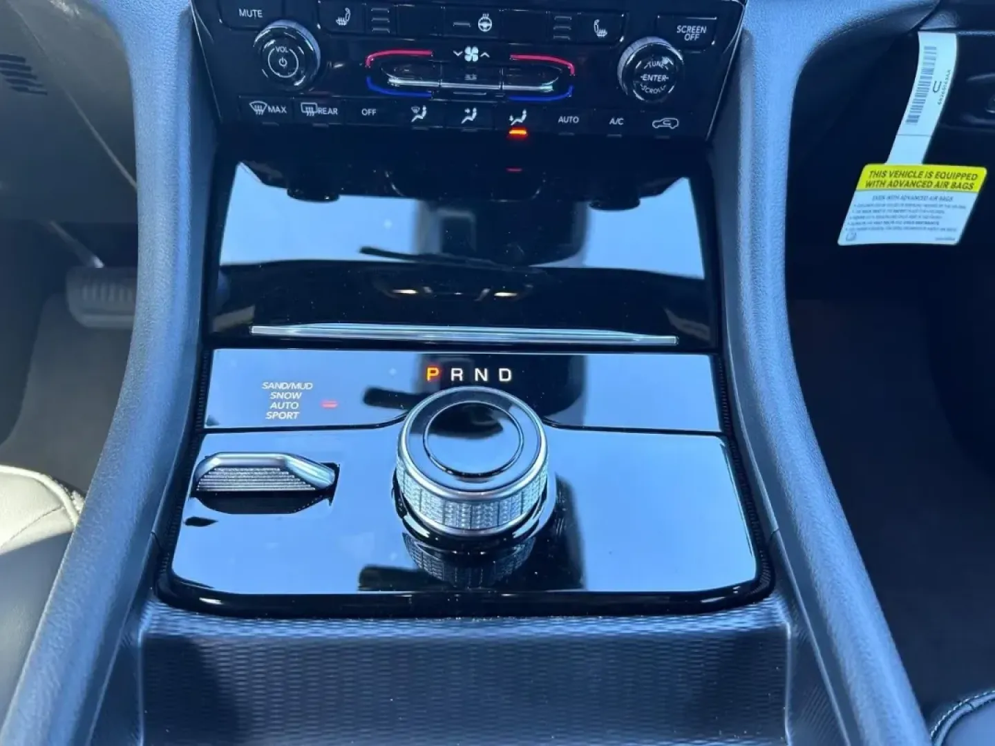 2025 /Global Black Leather Jeep Grand Cherokee Limited (1C4RJHBG1SC) with an 3.6L V6 24V VVT UPG I engine, located at 970 Woodlawn Dr., Farmington, MO, 63640, (573) 431-7800, 37.825642, -90.468674 - **Explore Life's Adventures with the 2025 Jeep Grand Cherokee at Pettus CDJR Farmington!**<br /> <br /> Are you ready to elevate your lifestyle? Picture this: the open road ahead, your family comfortably settled in a spacious, luxurious SUV, and the thrill of exploration at your fingertips. The 2025 - Photo#15