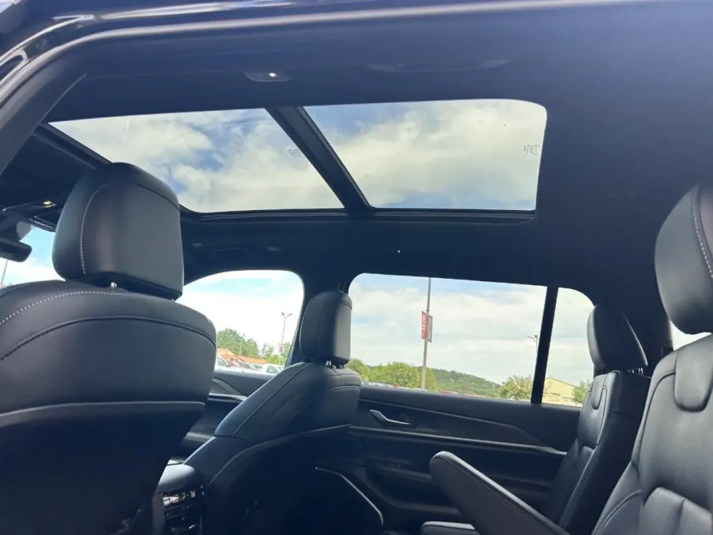 2025 /Global Black Leather Jeep Grand Cherokee Limited (1C4RJKBG0S8) with an 3.6L V6 24V VVT UPG I engine, located at 970 Woodlawn Dr., Farmington, MO, 63640, (573) 431-7800, 37.825642, -90.468674 - ### Unleash Adventure with the 2025 Jeep Grand Cherokee L Limited at Pettus CDJR Farmington!<br /> <br /> Are you ready to elevate your lifestyle with a vehicle that combines luxury, performance, and off-road capability? The 2025 Jeep Grand Cherokee L Limited is your ticket to thrilling weekend geta - Photo#11