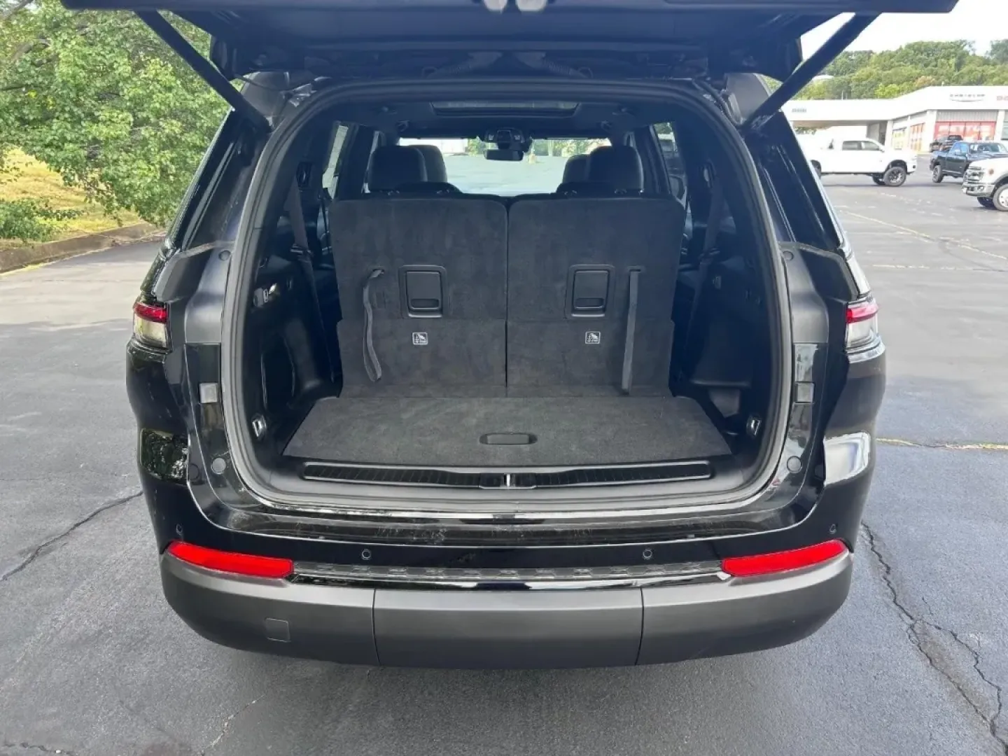 2025 /Global Black Leather Jeep Grand Cherokee Limited (1C4RJKBG0S8) with an 3.6L V6 24V VVT UPG I engine, located at 970 Woodlawn Dr., Farmington, MO, 63640, (573) 431-7800, 37.825642, -90.468674 - ### Unleash Adventure with the 2025 Jeep Grand Cherokee L Limited at Pettus CDJR Farmington!<br /> <br /> Are you ready to elevate your lifestyle with a vehicle that combines luxury, performance, and off-road capability? The 2025 Jeep Grand Cherokee L Limited is your ticket to thrilling weekend geta - Photo#4