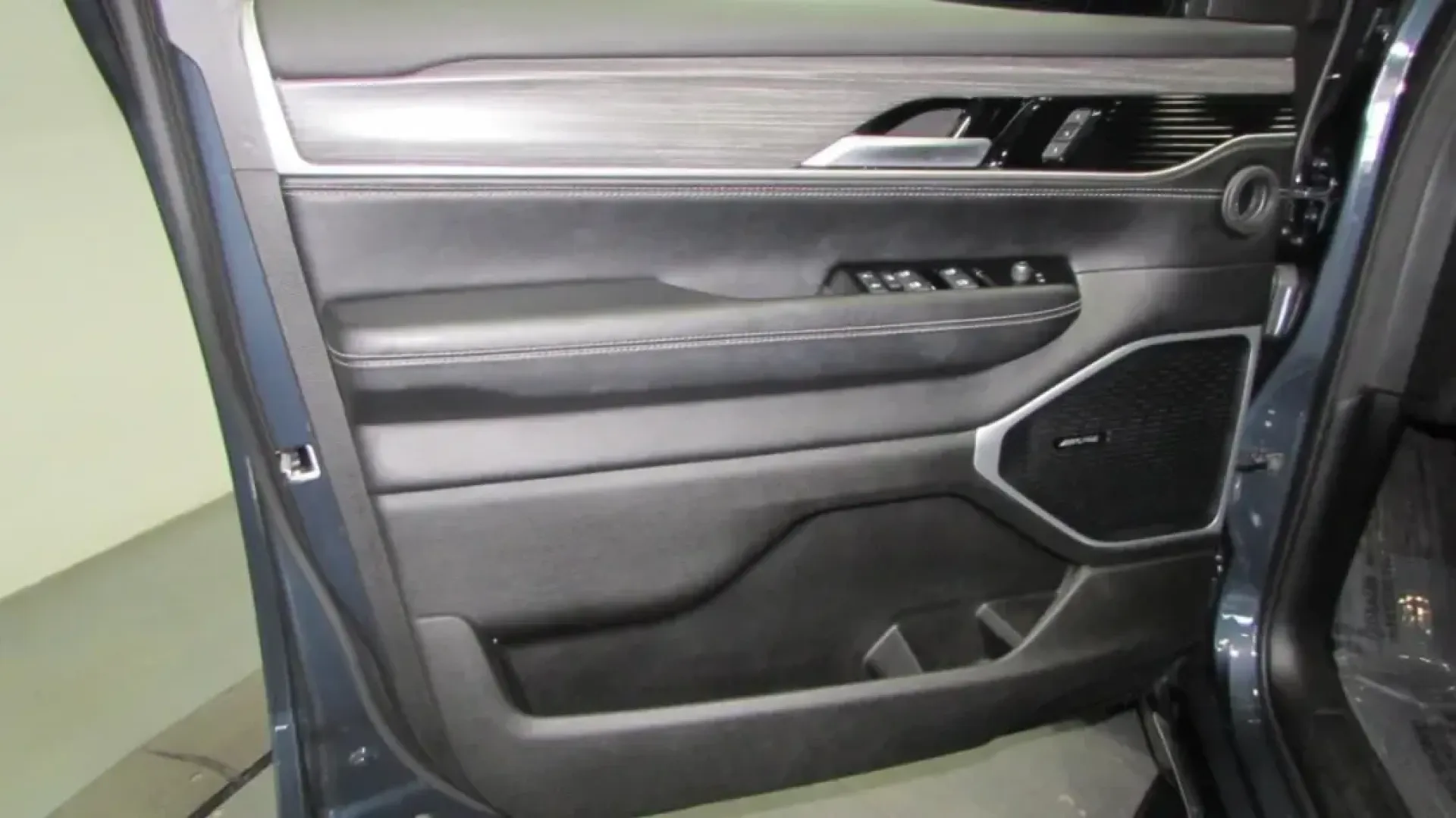 2024 /Global Black Leather Jeep Wagoneer L Series III (1C4SJSDP9RS) with an Other engine, Automatic transmission, located at 12830 Highway 21, De Soto, MO, 63020, (636) 337-7777, 38.153099, -90.573624 - **Experience Adventure and Luxury with the 2024 Jeep Wagoneer L at Pettus CDJR DeSoto!**<br /> <br /> Are you ready to elevate your family adventures, weekend getaways, or daily commutes? The 2024 Jeep Wagoneer L is designed for those who crave both luxury and capability, making it perfect for growi - Photo#9