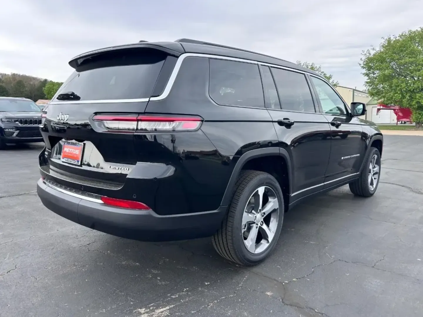2025 /Global Black Leather Jeep Grand Cherokee Limited (1C4RJKBG2S8) with an 3.6L V6 24V VVT UPG I engine, located at 970 Woodlawn Dr., Farmington, MO, 63640, (573) 431-7800, 37.825642, -90.468674 - Elevate your adventures with the 2025 Jeep Grand Cherokee L Limited, now available at Pettus CDJR Farmington! This exceptional SUV is designed for those who seek a perfect blend of luxury, performance, and versatility. Whether you're navigating city streets or heading out for a weekend getaway, this - Photo#1