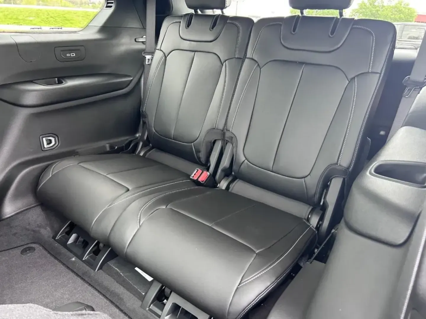 2025 /Global Black Leather Jeep Grand Cherokee Limited (1C4RJKBG2S8) with an 3.6L V6 24V VVT UPG I engine, located at 970 Woodlawn Dr., Farmington, MO, 63640, (573) 431-7800, 37.825642, -90.468674 - Elevate your adventures with the 2025 Jeep Grand Cherokee L Limited, now available at Pettus CDJR Farmington! This exceptional SUV is designed for those who seek a perfect blend of luxury, performance, and versatility. Whether you're navigating city streets or heading out for a weekend getaway, this - Photo#6