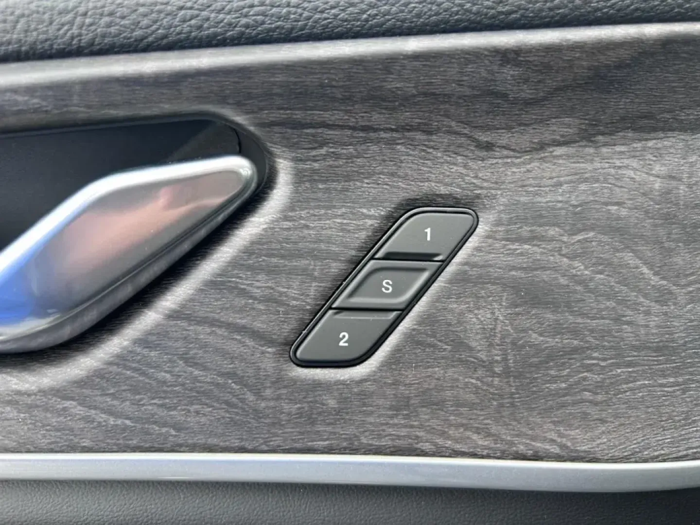2025 /Global Black Leather Jeep Grand Cherokee Limited (1C4RJKBG2S8) with an 3.6L V6 24V VVT UPG I engine, located at 970 Woodlawn Dr., Farmington, MO, 63640, (573) 431-7800, 37.825642, -90.468674 - Elevate your adventures with the 2025 Jeep Grand Cherokee L Limited, now available at Pettus CDJR Farmington! This exceptional SUV is designed for those who seek a perfect blend of luxury, performance, and versatility. Whether you're navigating city streets or heading out for a weekend getaway, this - Photo#19