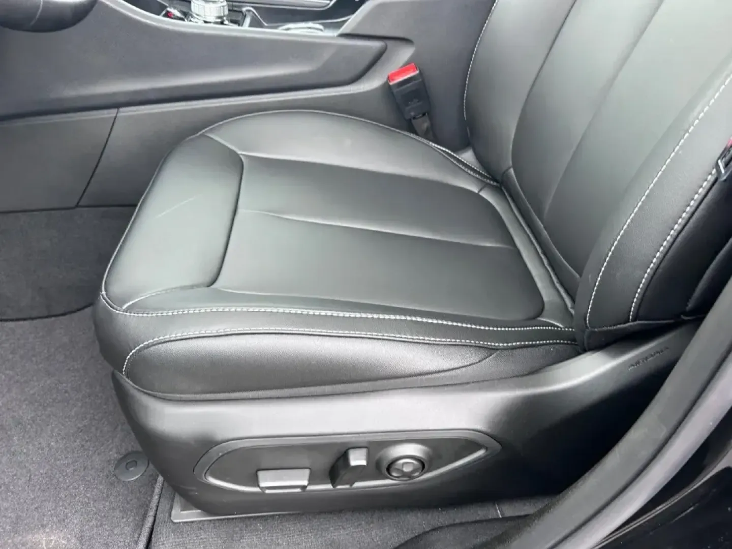 2025 /Global Black Leather Jeep Grand Cherokee Limited (1C4RJKBG2S8) with an 3.6L V6 24V VVT UPG I engine, located at 970 Woodlawn Dr., Farmington, MO, 63640, (573) 431-7800, 37.825642, -90.468674 - Elevate your adventures with the 2025 Jeep Grand Cherokee L Limited, now available at Pettus CDJR Farmington! This exceptional SUV is designed for those who seek a perfect blend of luxury, performance, and versatility. Whether you're navigating city streets or heading out for a weekend getaway, this - Photo#20