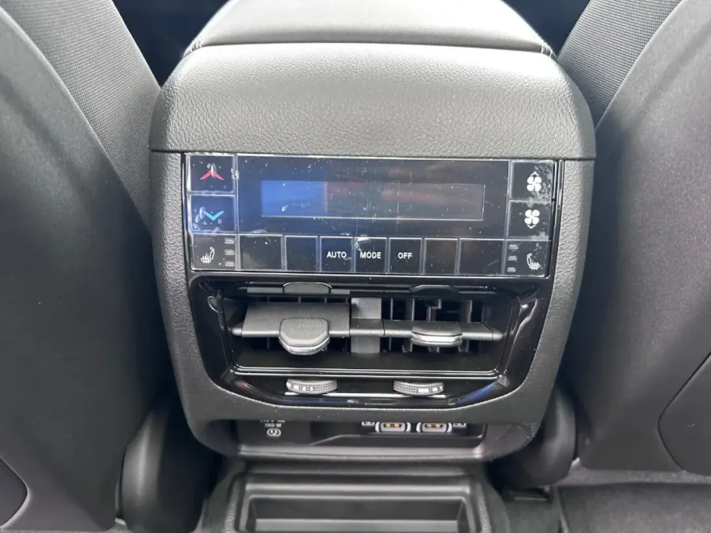 2025 /Global Black Leather Jeep Grand Cherokee Limited (1C4RJKBG7S8) with an 3.6L V6 24V VVT UPG I engine, located at 970 Woodlawn Dr., Farmington, MO, 63640, (573) 431-7800, 37.825642, -90.468674 - **Explore the Open Road with the 2025 Jeep Grand Cherokee L Your Family's Adventure Awaits!**<br /> <br /> Are you ready to elevate your family road trips and weekend getaways? The 2025 Jeep Grand Cherokee L is the perfect companion for those who seek comfort, style, and versatility in their advent - Photo#9