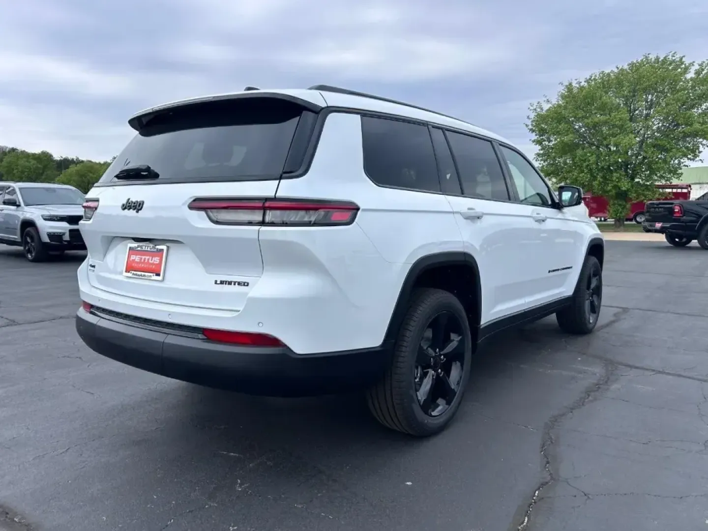 2025 /Global Black Leather Jeep Grand Cherokee L Limited (1C4RJKBG9S8) with an 3.6L V6 24V VVT UPG I engine, located at 970 Woodlawn Dr., Farmington, MO, 63640, (573) 431-7800, 37.825642, -90.468674 - **Adventure Awaits with the 2025 Jeep Grand Cherokee L Your Perfect Family SUV!**<br /> <br /> Are you searching for an SUV that can effortlessly blend your family's day-to-day needs with thrilling weekend adventures? Look no further than the 2025 Jeep Grand Cherokee L, now available at Pettus CDJR - Photo#1