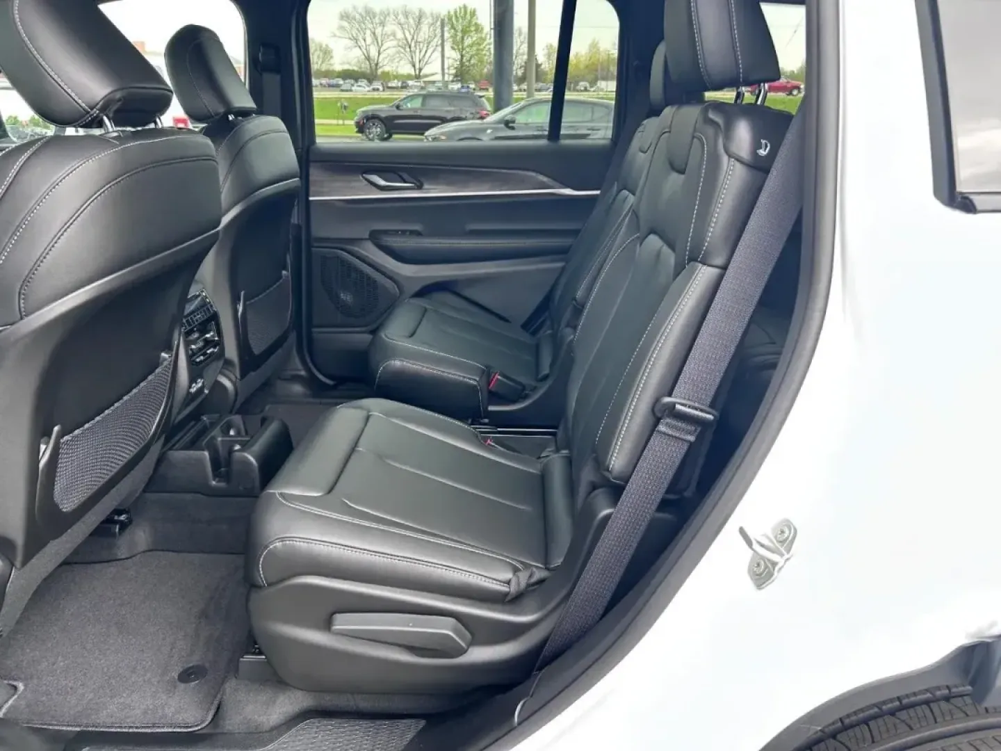 2025 /Global Black Leather Jeep Grand Cherokee L Limited (1C4RJKBG9S8) with an 3.6L V6 24V VVT UPG I engine, located at 970 Woodlawn Dr., Farmington, MO, 63640, (573) 431-7800, 37.825642, -90.468674 - **Adventure Awaits with the 2025 Jeep Grand Cherokee L Your Perfect Family SUV!**<br /> <br /> Are you searching for an SUV that can effortlessly blend your family's day-to-day needs with thrilling weekend adventures? Look no further than the 2025 Jeep Grand Cherokee L, now available at Pettus CDJR - Photo#7