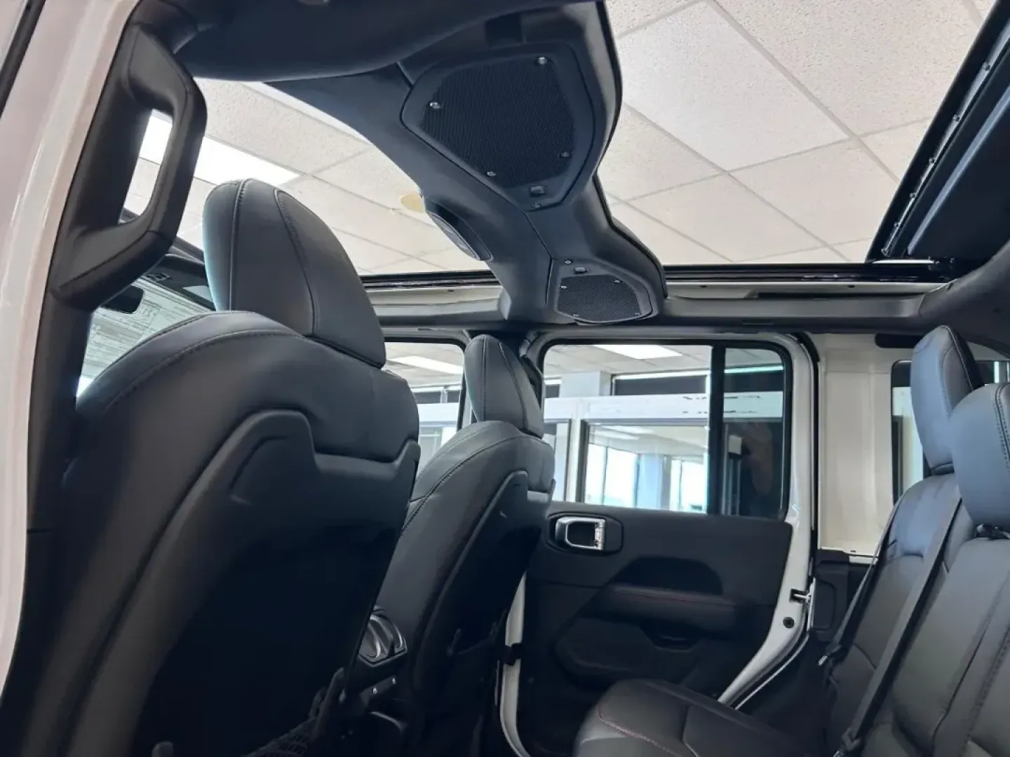 2025 /Black Leather Jeep Wrangler Rubicon X (1C4RJXFN2SW) with an 2.0L Turbocharged engine, located at 970 Woodlawn Dr., Farmington, MO, 63640, (573) 431-7800, 37.825642, -90.468674 - **Embrace Adventure with the 2025 Jeep Wrangler Rubicon X Your Ideal SUV for Life's Journeys!**<br /> <br /> Are you ready to elevate your adventures? Whether you're conquering rugged terrains, embarking on family road trips, or navigating your daily commute, the 2025 Jeep Wrangler Rubicon X is des - Photo#8