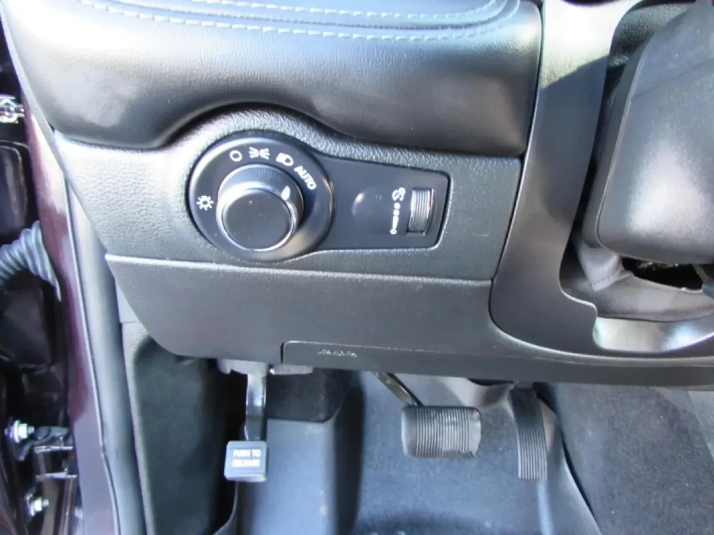 2024 /Black Dodge Durango SXT (1C4RDJAG4RC) with an 3.6L V6 DOHC 24V engine, Automatic transmission, located at 12830 Highway 21, De Soto, MO, 63020, (636) 337-7777, 38.153099, -90.573624 - Are you ready to elevate your family adventures or weekend getaways? Look no further than this stunning 2024 Dodge Durango, now available at Pettus CDJR DeSoto! With its spacious interior, powerful performance, and advanced technology, this SUV is the perfect blend of comfort and capability, making - Photo#12