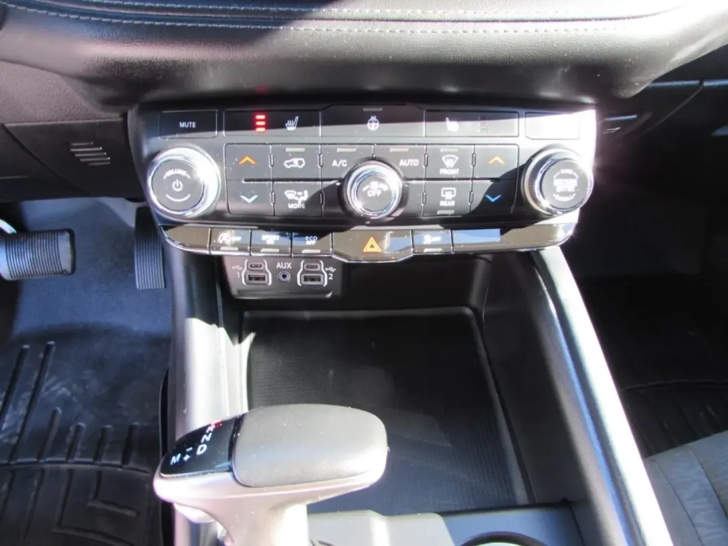 2024 /Black Dodge Durango SXT (1C4RDJAG4RC) with an 3.6L V6 DOHC 24V engine, Automatic transmission, located at 12830 Highway 21, De Soto, MO, 63020, (636) 337-7777, 38.153099, -90.573624 - Are you ready to elevate your family adventures or weekend getaways? Look no further than this stunning 2024 Dodge Durango, now available at Pettus CDJR DeSoto! With its spacious interior, powerful performance, and advanced technology, this SUV is the perfect blend of comfort and capability, making - Photo#19