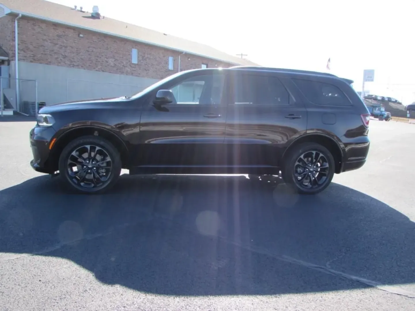 2024 /Black Dodge Durango SXT (1C4RDJAG4RC) with an 3.6L V6 DOHC 24V engine, Automatic transmission, located at 12830 Highway 21, De Soto, MO, 63020, (636) 337-7777, 38.153099, -90.573624 - Are you ready to elevate your family adventures or weekend getaways? Look no further than this stunning 2024 Dodge Durango, now available at Pettus CDJR DeSoto! With its spacious interior, powerful performance, and advanced technology, this SUV is the perfect blend of comfort and capability, making - Photo#3